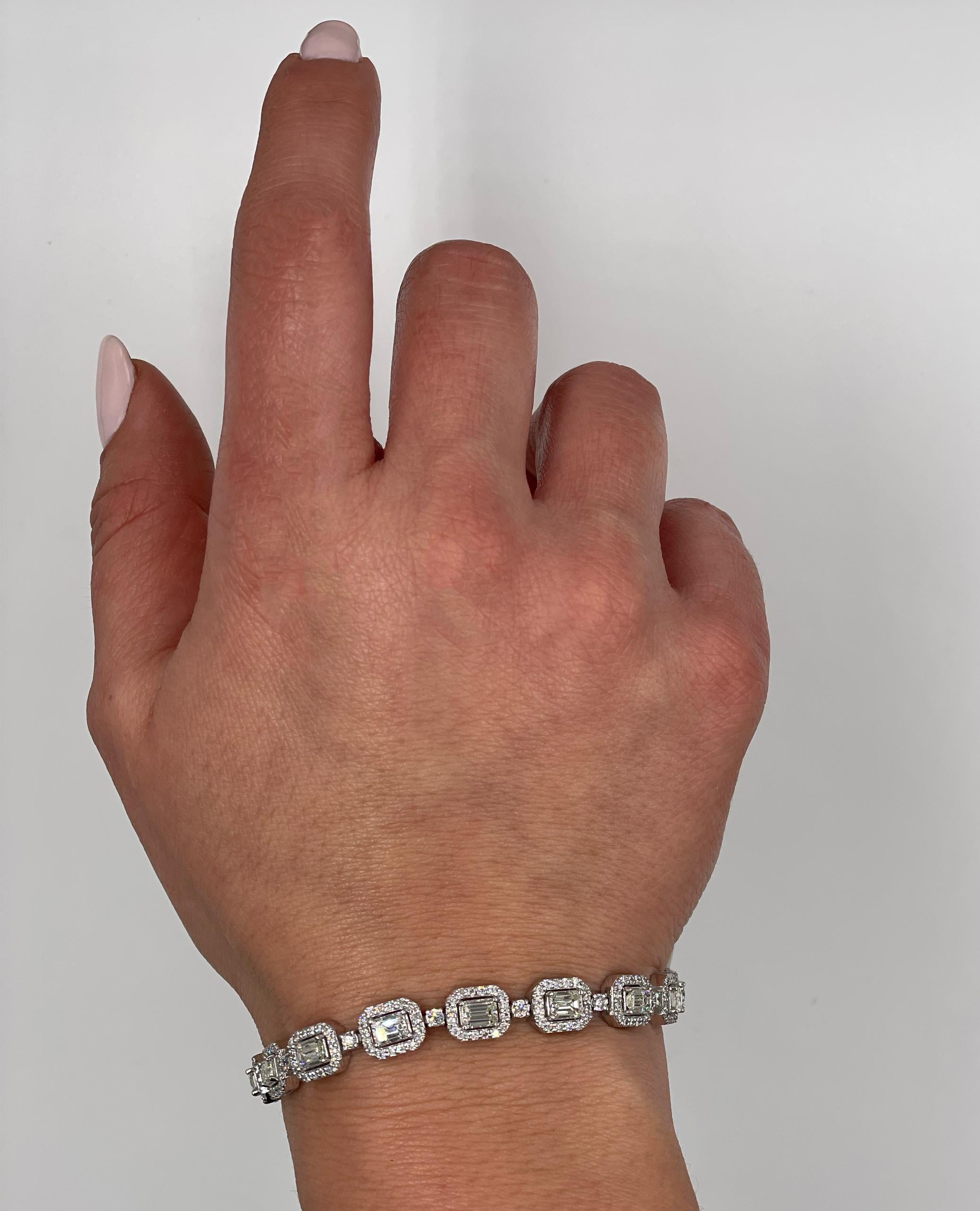 Women's Emerald Cut Diamond Tennis Bracelet in 14K White Gold with Round Diamonds For Sale