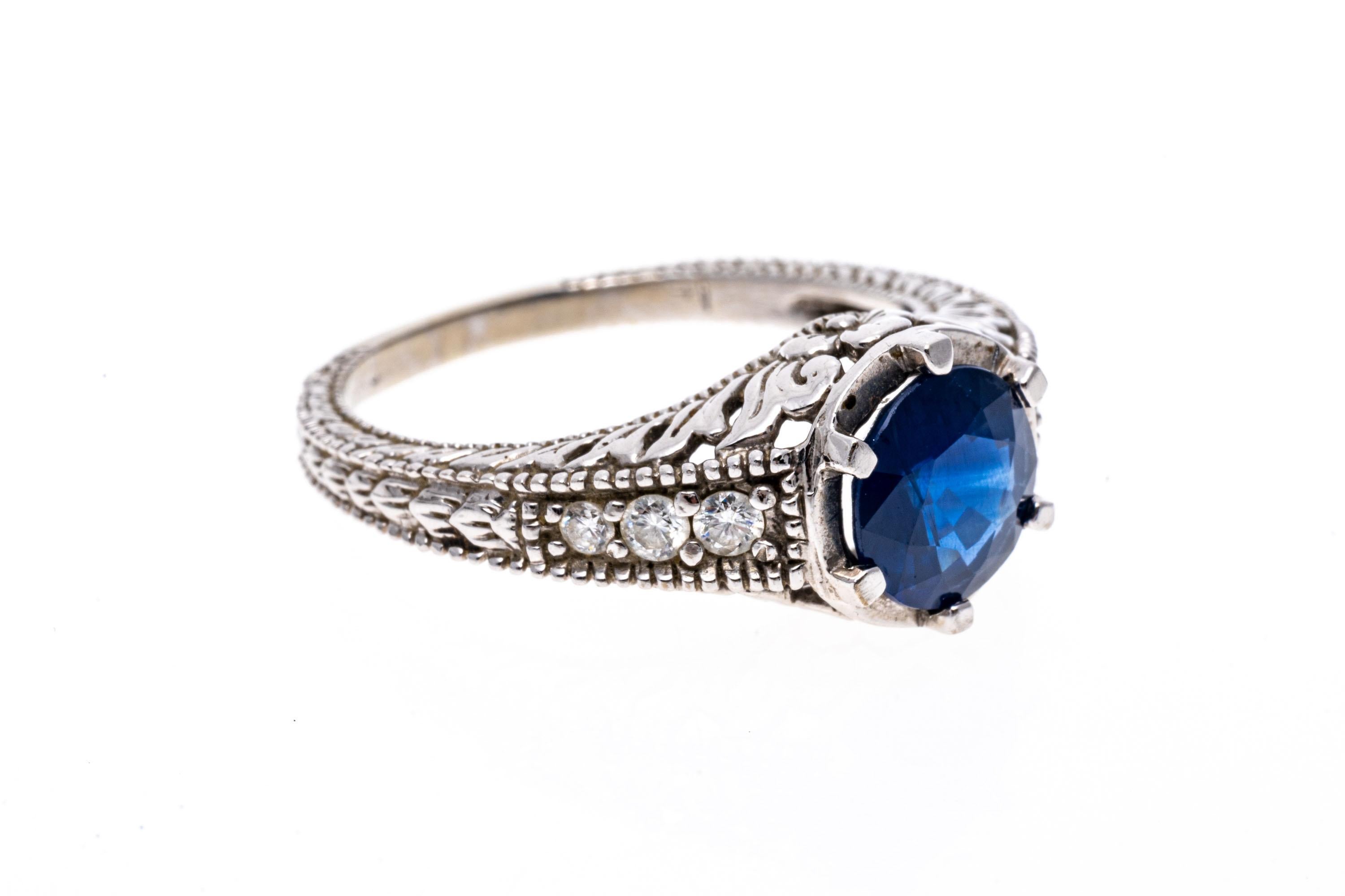 14 Karat Weißgold Ring mit rundem blauem Saphir, 1,44 Karat und Diamant (Rundschliff) im Angebot