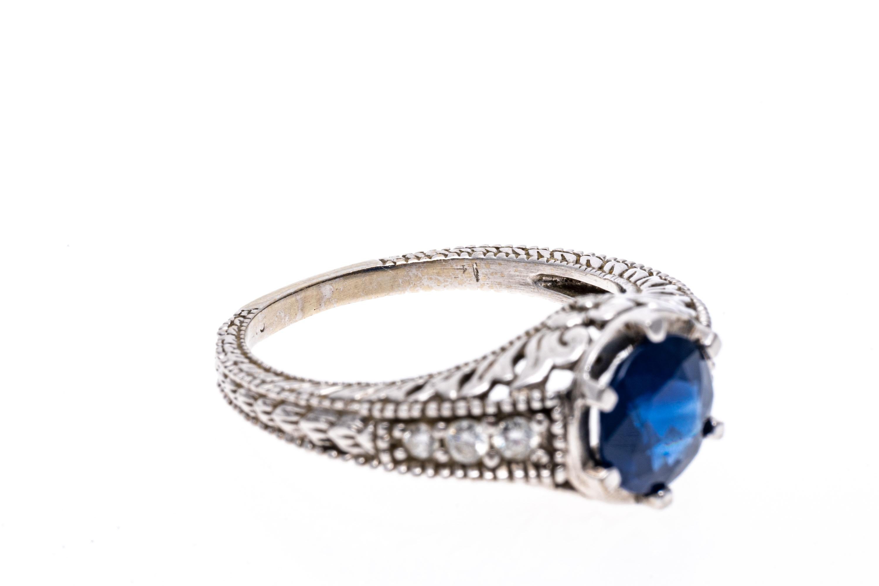 14 Karat Weißgold Ring mit rundem blauem Saphir, 1,44 Karat und Diamant im Zustand „Gut“ im Angebot in Southport, CT