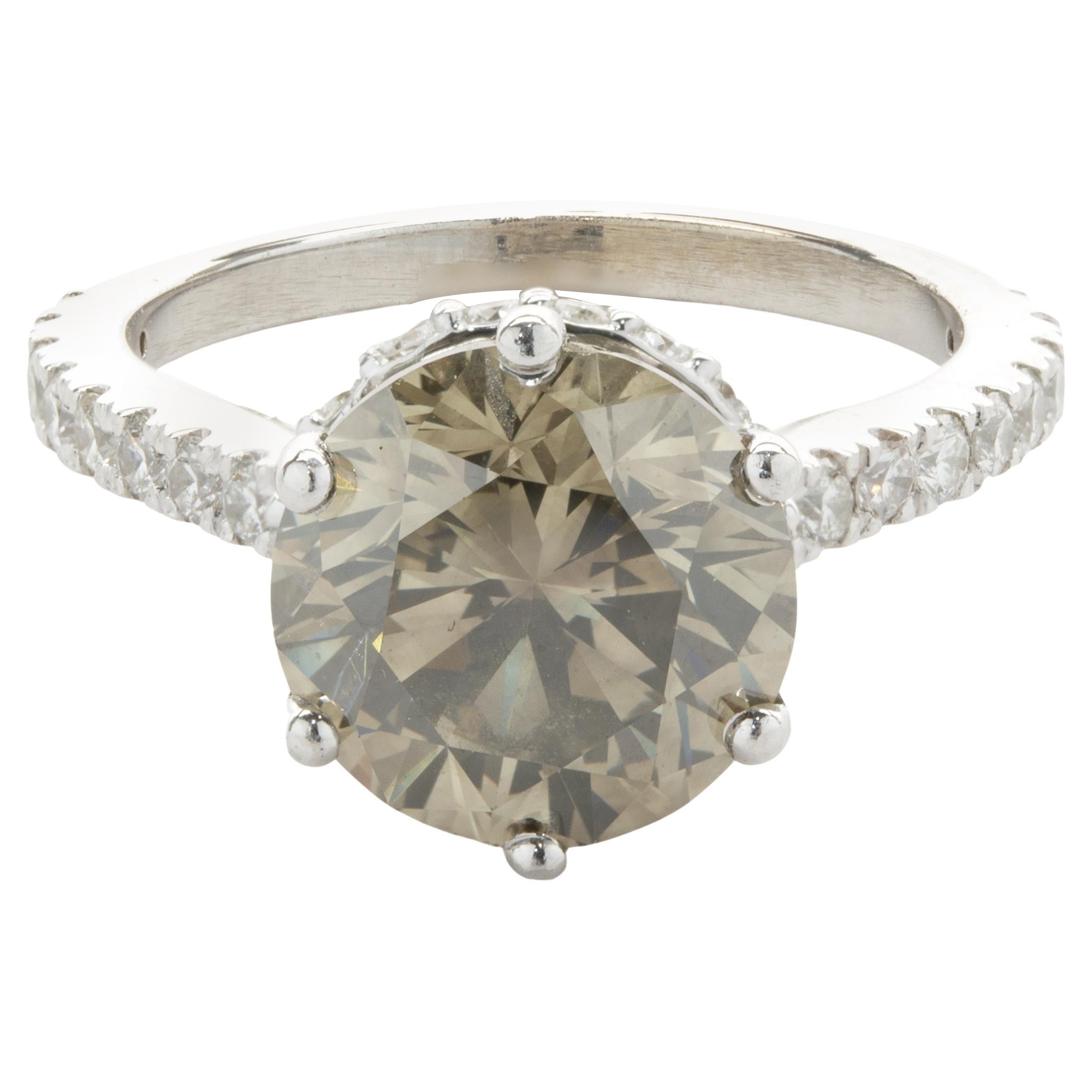 Anillo de compromiso de oro blanco de 14k con diamante brillante redondo