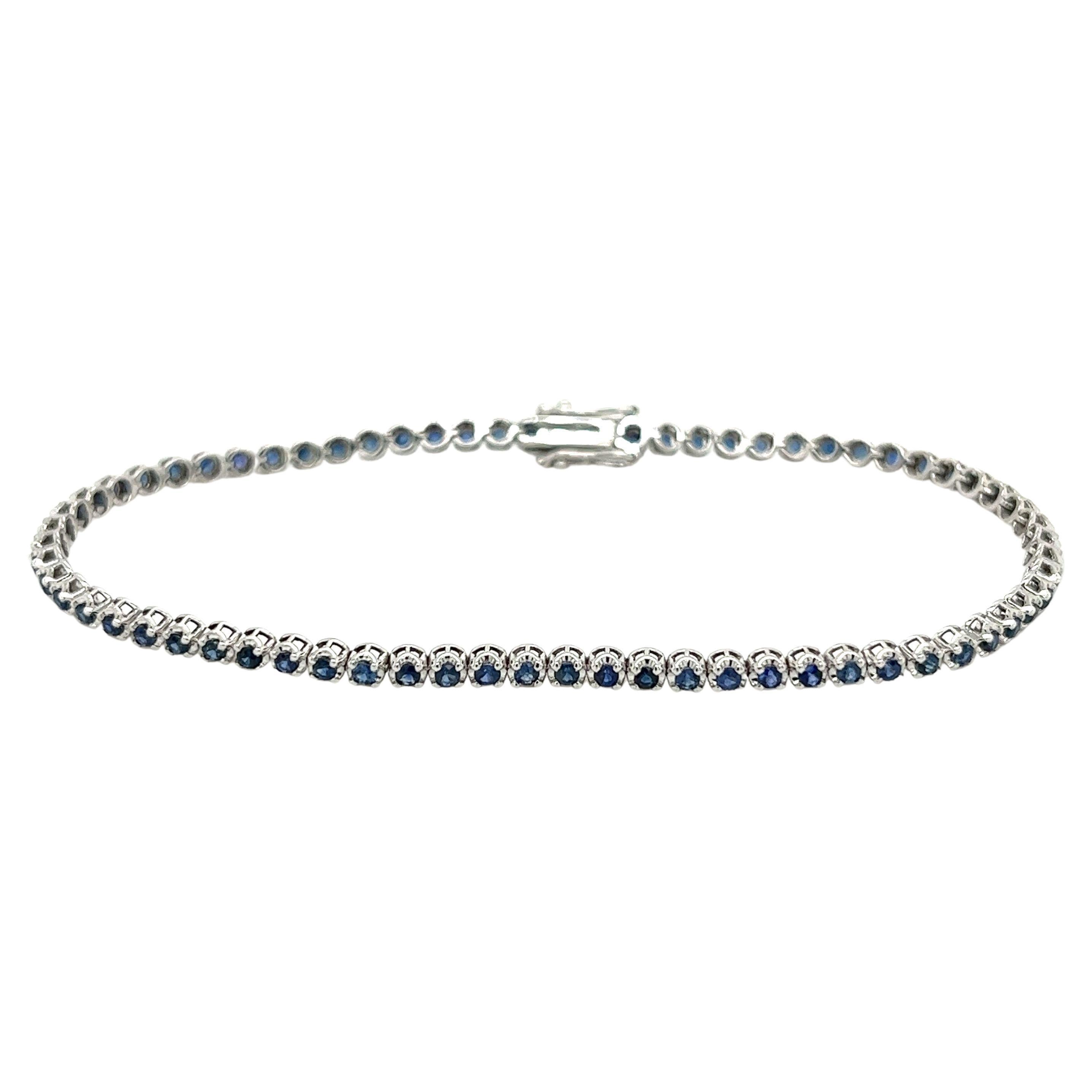 Bracelet tennis en or blanc 14 carats avec saphirs bleus taille ronde en vente