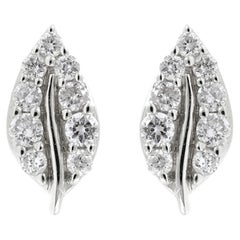 Pendientes de botón con forma de hoja de oro blanco de 14 quilates y diamantes de talla redonda