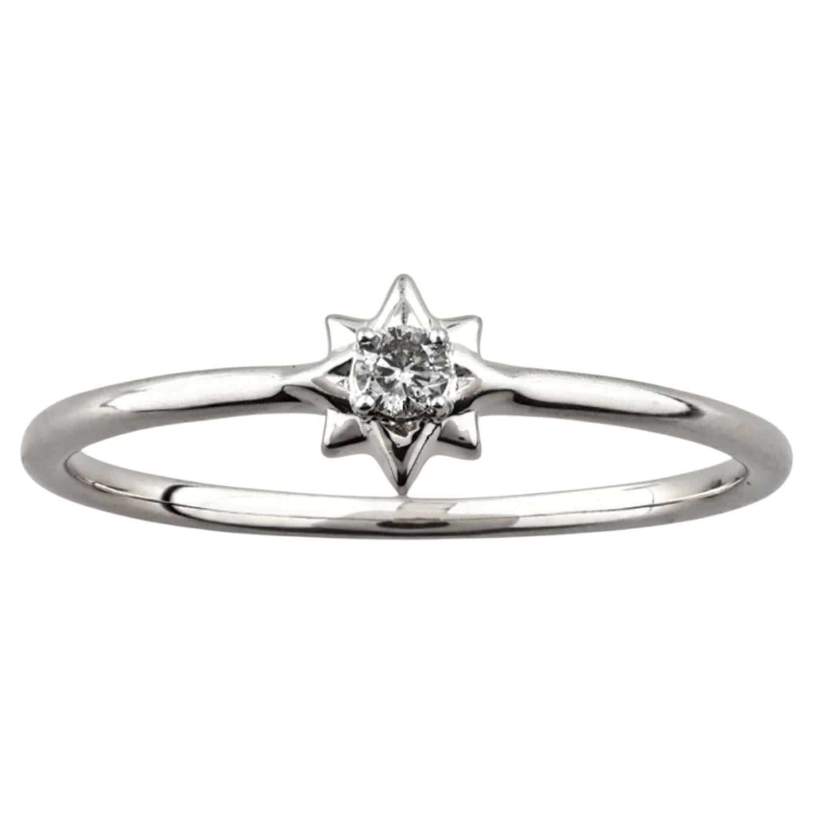 14K White Gold Round Cut Diamond Solitaire Starburst Petite Ring For Sale