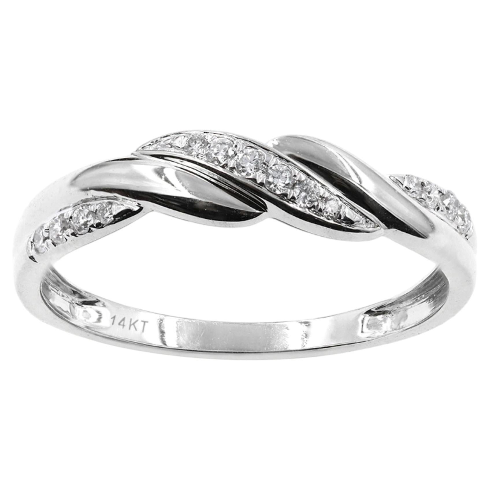14K Weißgold Rundschliff Diamant Twisted Infinity Band Ring im Angebot