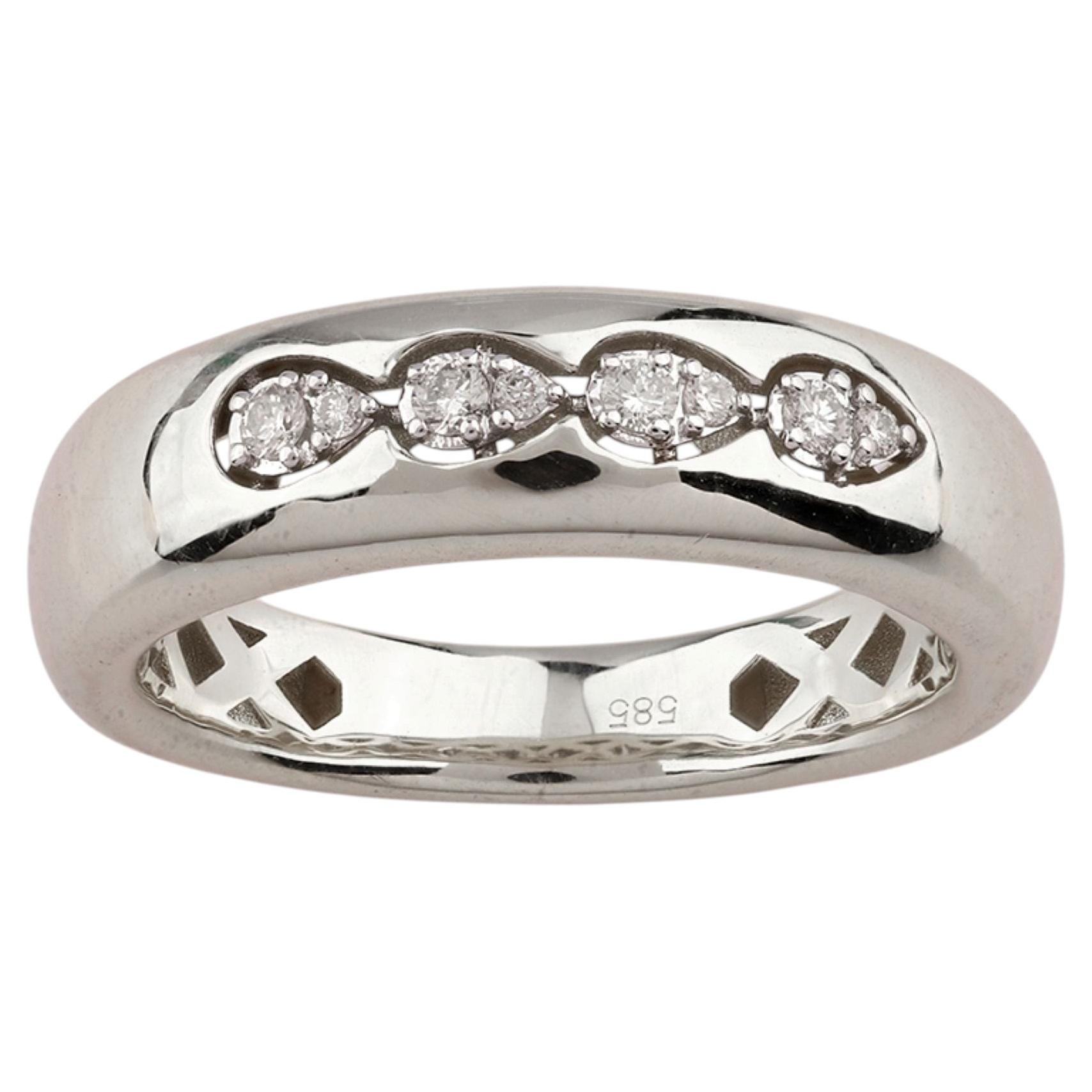14K White Gold Round Cut Four-Cluster Scalloped Diamond Dome Ring For Sale