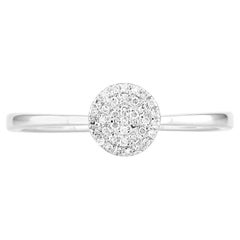 Anillo de disco de oro blanco de 14 quilates con diamantes en corte redondo y engaste pavé