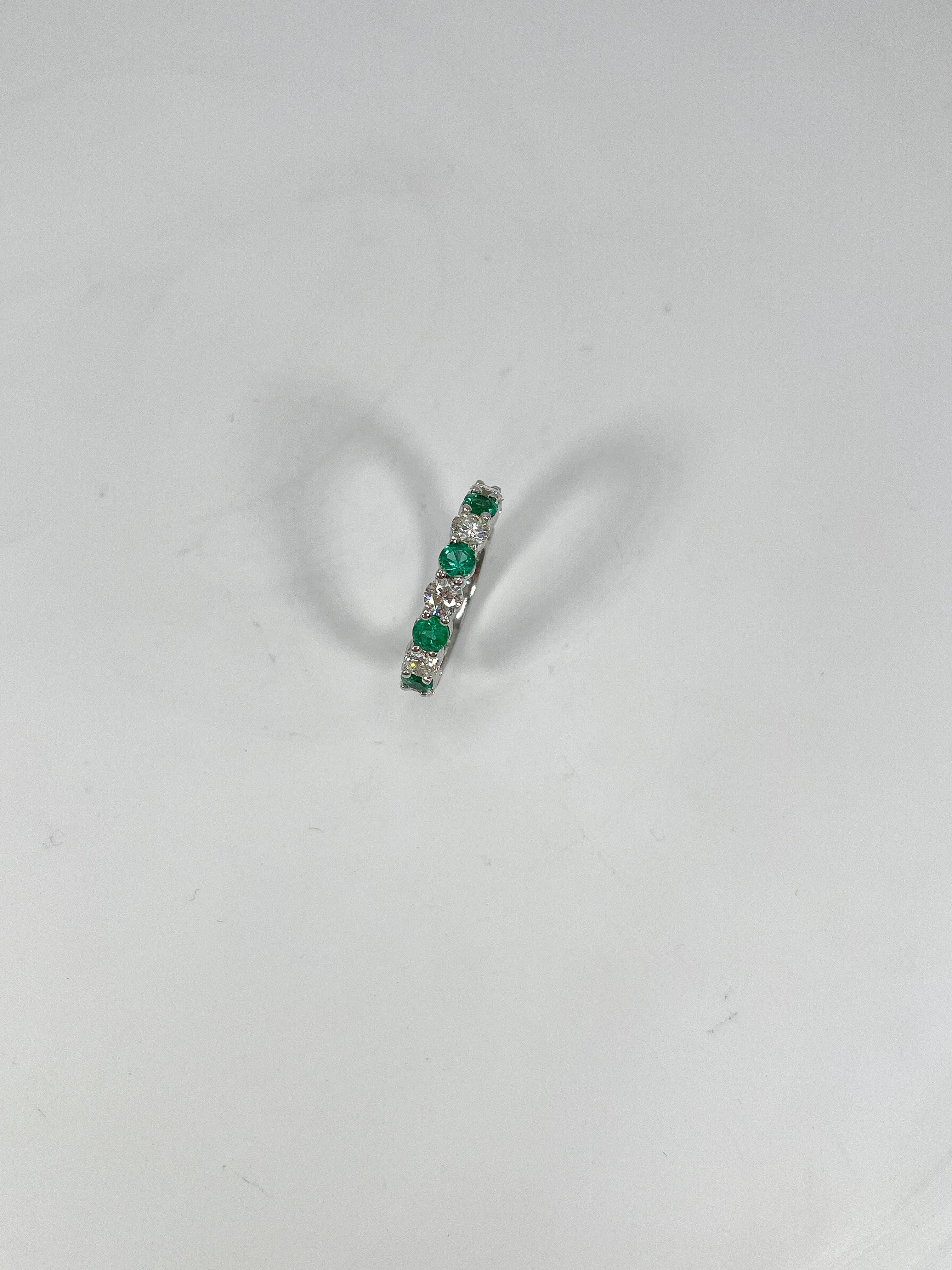 Round Cut 14K White Gold Round Diamond and Emerald Band 1.40 CTW For Sale