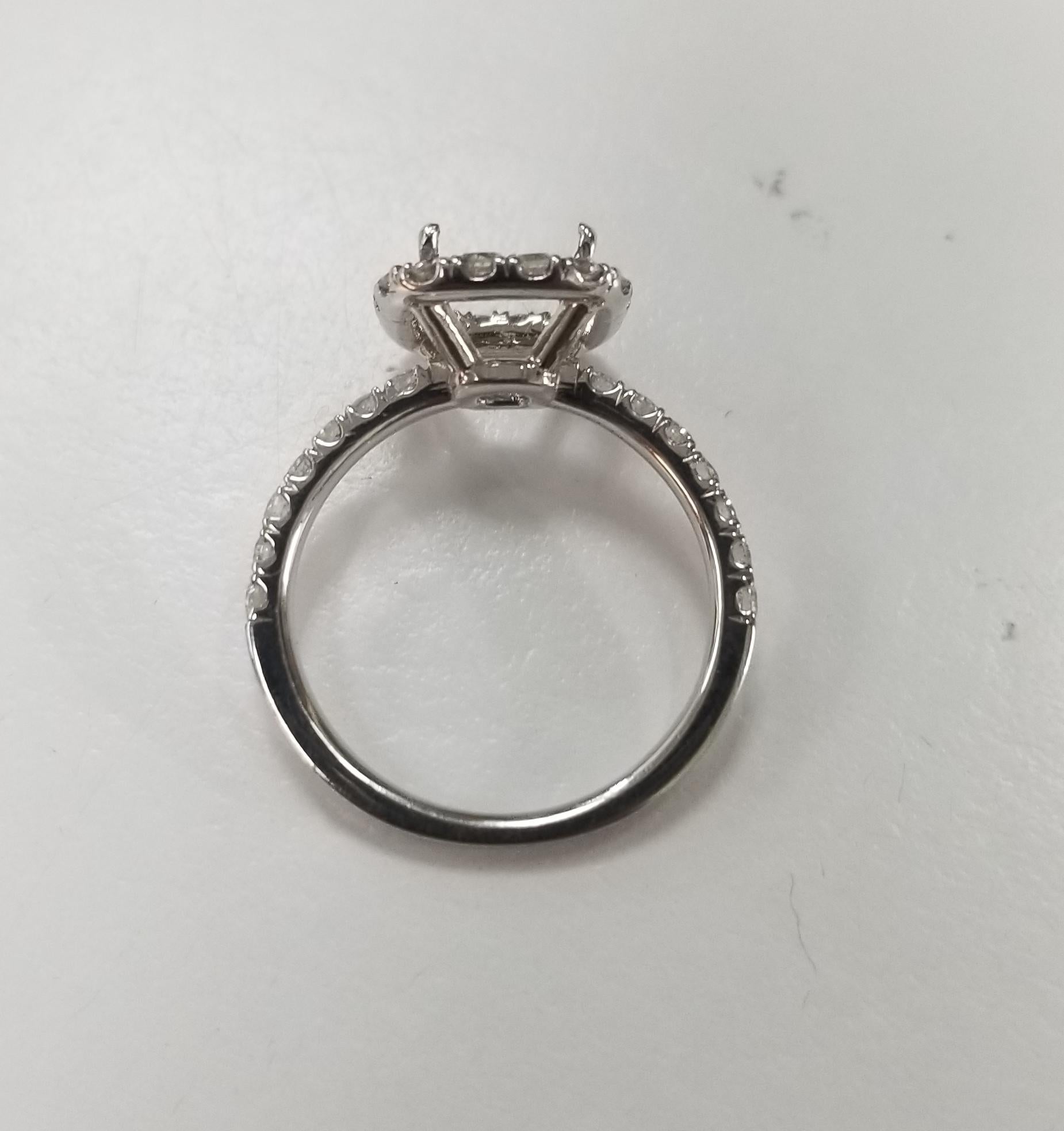 14 Karat White Gold Round Diamond Cushion Halo Ring In New Condition For Sale In Los Angeles, CA