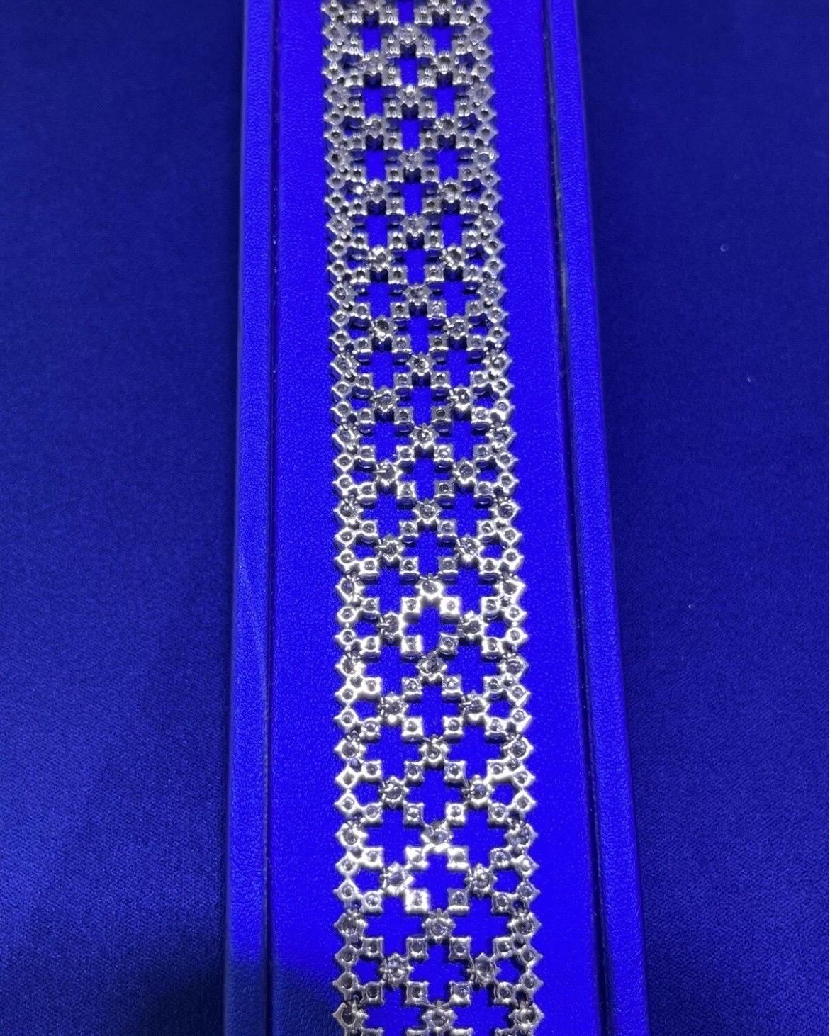 Bracelet à mailles larges en or blanc 14k avec diamants ronds 25.15 CT en vente 5