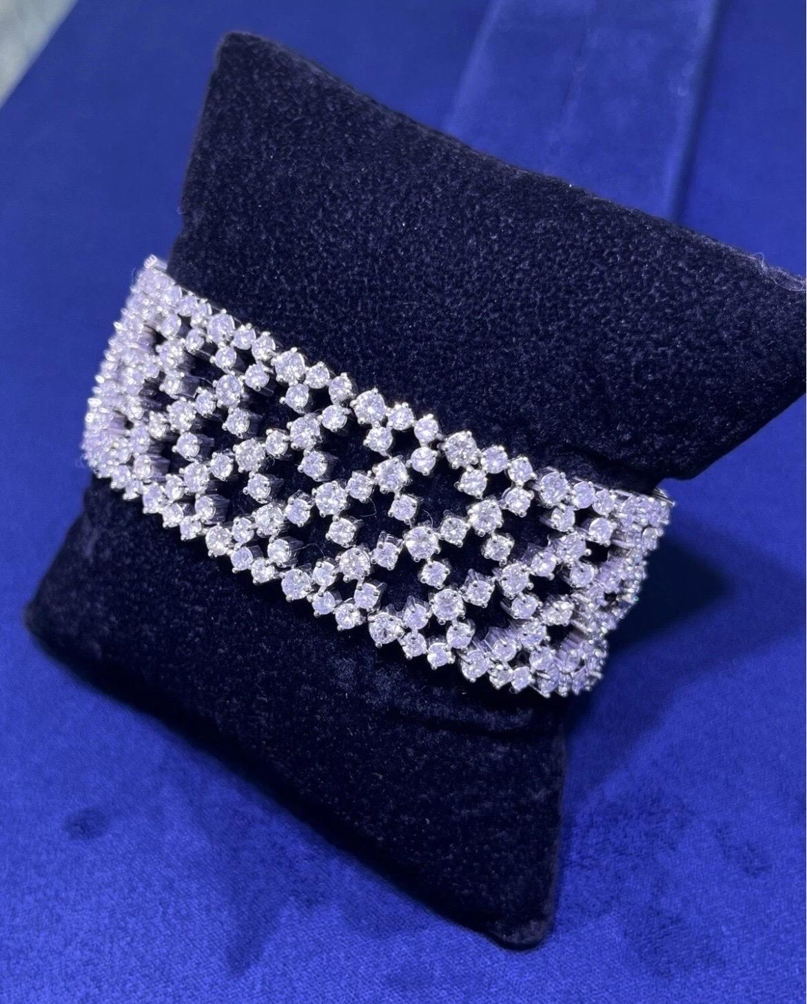 Bracelet à mailles larges en or blanc 14k avec diamants ronds 25.15 CT en vente 11