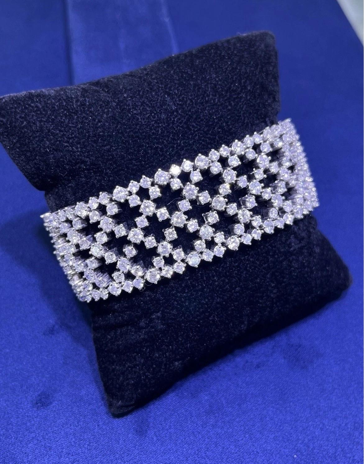 Bracelet à mailles larges en or blanc 14k avec diamants ronds 25.15 CT en vente 12