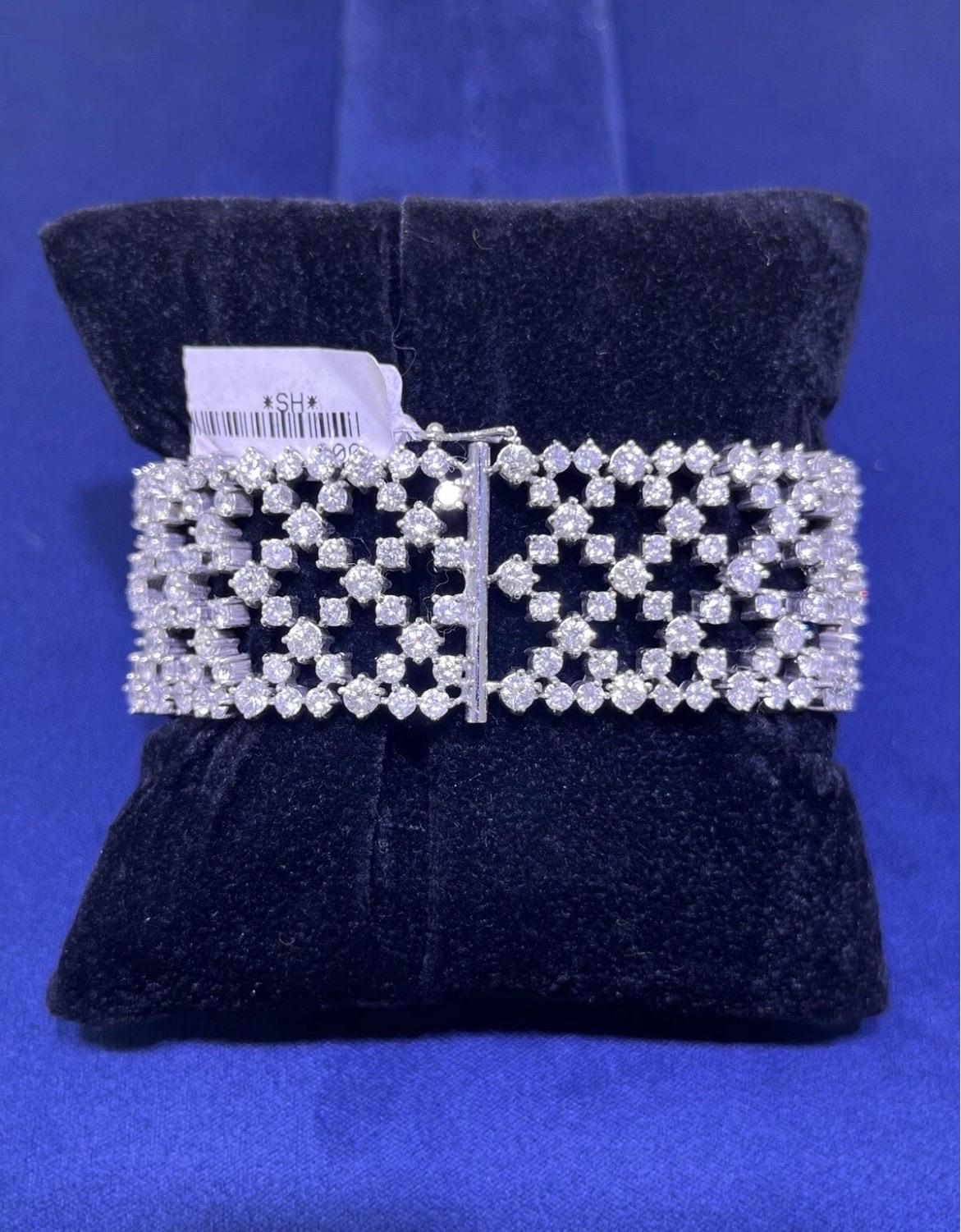 Bracelet à mailles larges en or blanc 14k avec diamants ronds 25.15 CT en vente 13