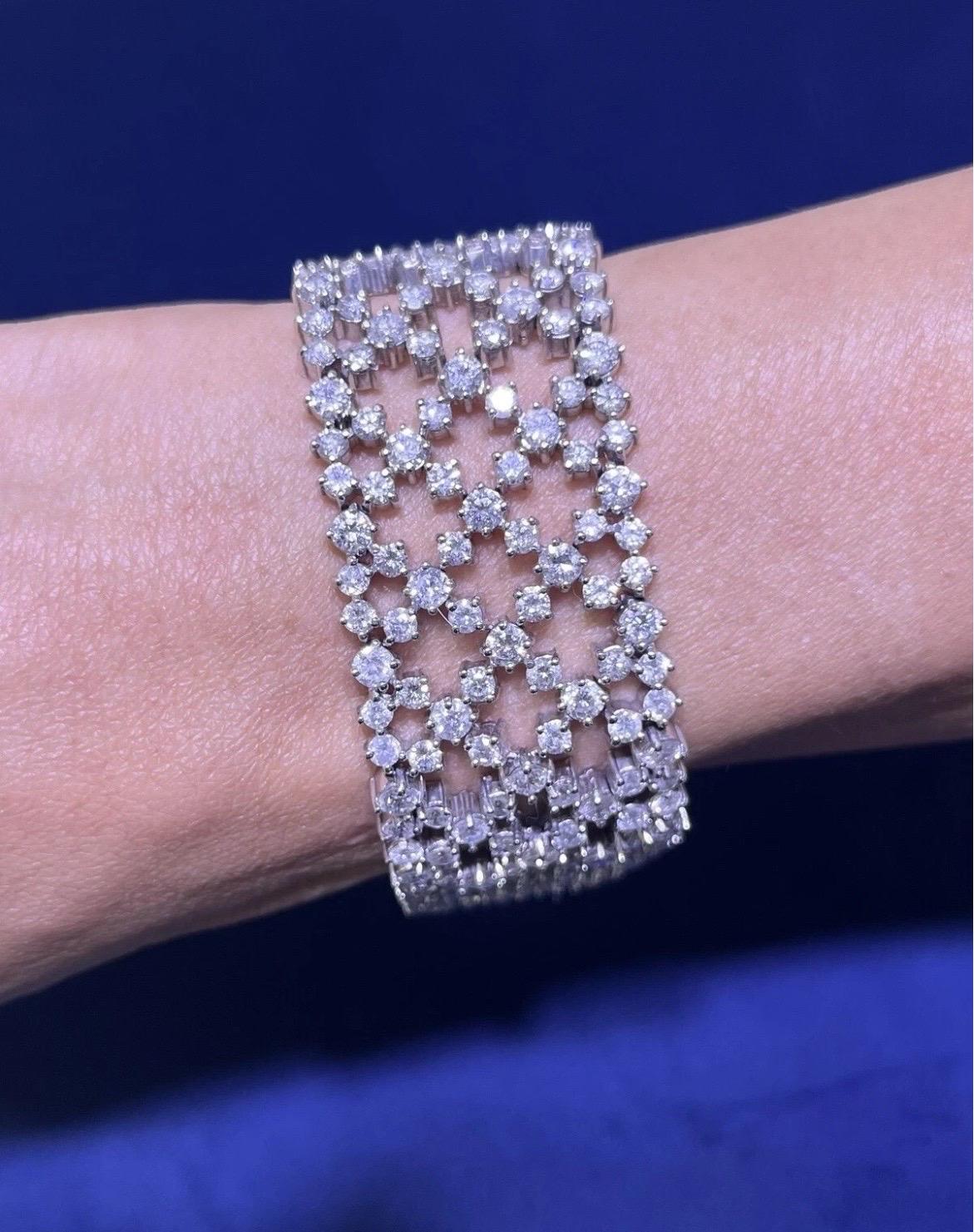 Bracelet à mailles larges en or blanc 14k avec diamants ronds 25.15 CT en vente 14