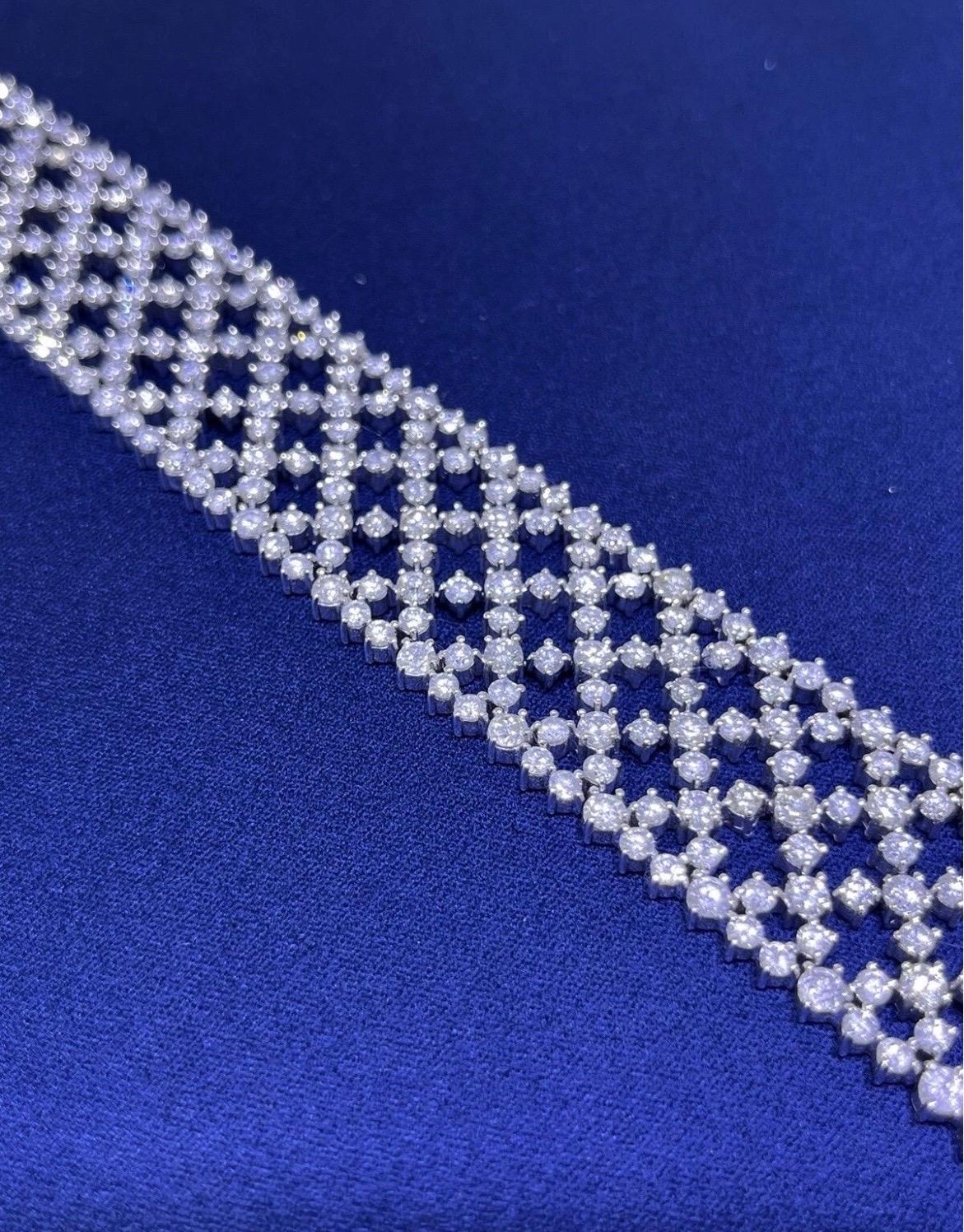 Taille ronde Bracelet à mailles larges en or blanc 14k avec diamants ronds 25.15 CT en vente