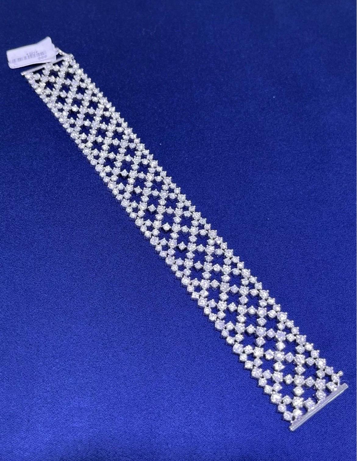 Bracelet à mailles larges en or blanc 14k avec diamants ronds 25.15 CT Bon état - En vente à Boca Raton, FL