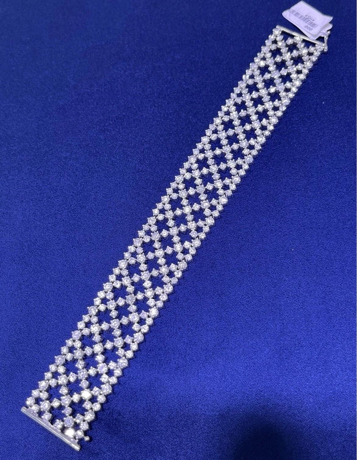 Bracelet à mailles larges en or blanc 14k avec diamants ronds 25.15 CT en vente 2