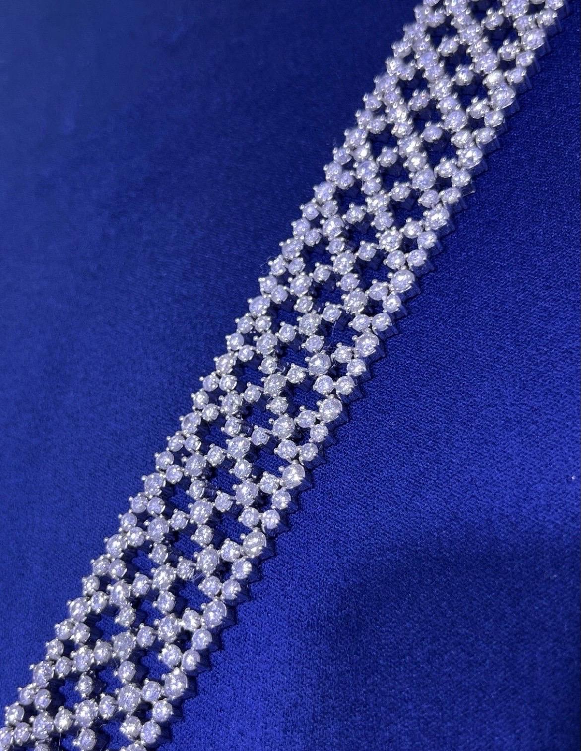 Bracelet à mailles larges en or blanc 14k avec diamants ronds 25.15 CT en vente 3