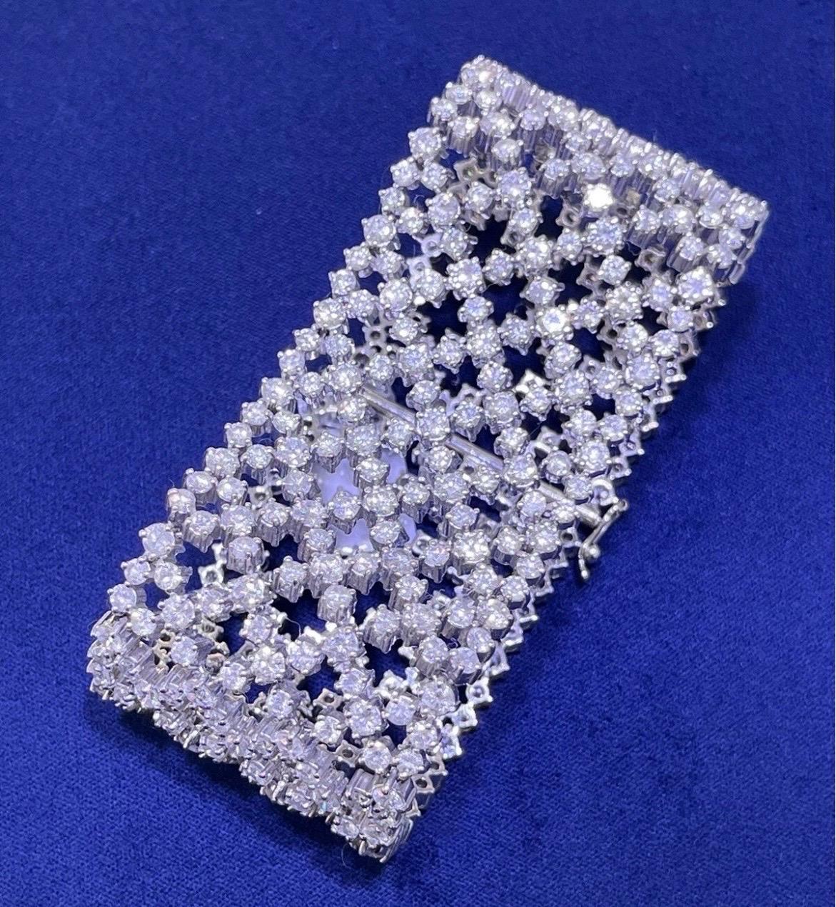 Bracciale in oro bianco 14k con diamanti rotondi a maglie larghe e aperte A Link 30,26 CT in vendita 7