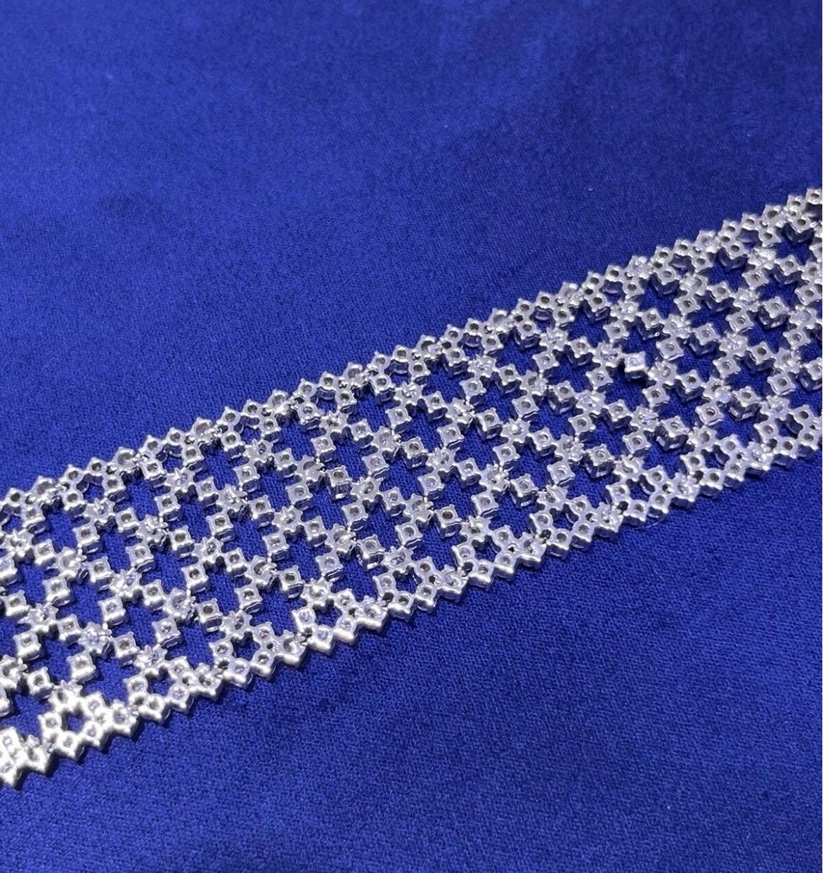 Bracciale in oro bianco 14k con diamanti rotondi a maglie larghe e aperte A Link 30,26 CT in vendita 9