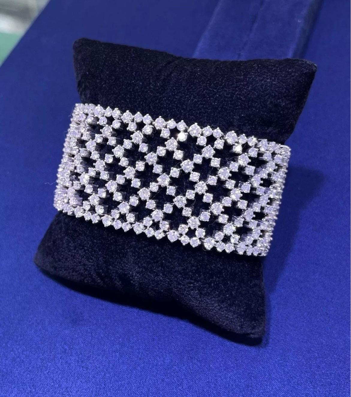 Bracciale in oro bianco 14k con diamanti rotondi a maglie larghe e aperte A Link 30,26 CT in vendita 3