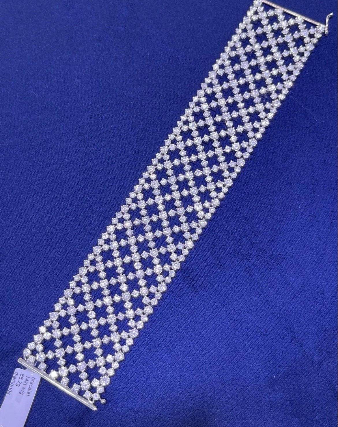Bracciale in oro bianco 14k con diamanti rotondi a maglie larghe e aperte A Link 30,26 CT in vendita 4
