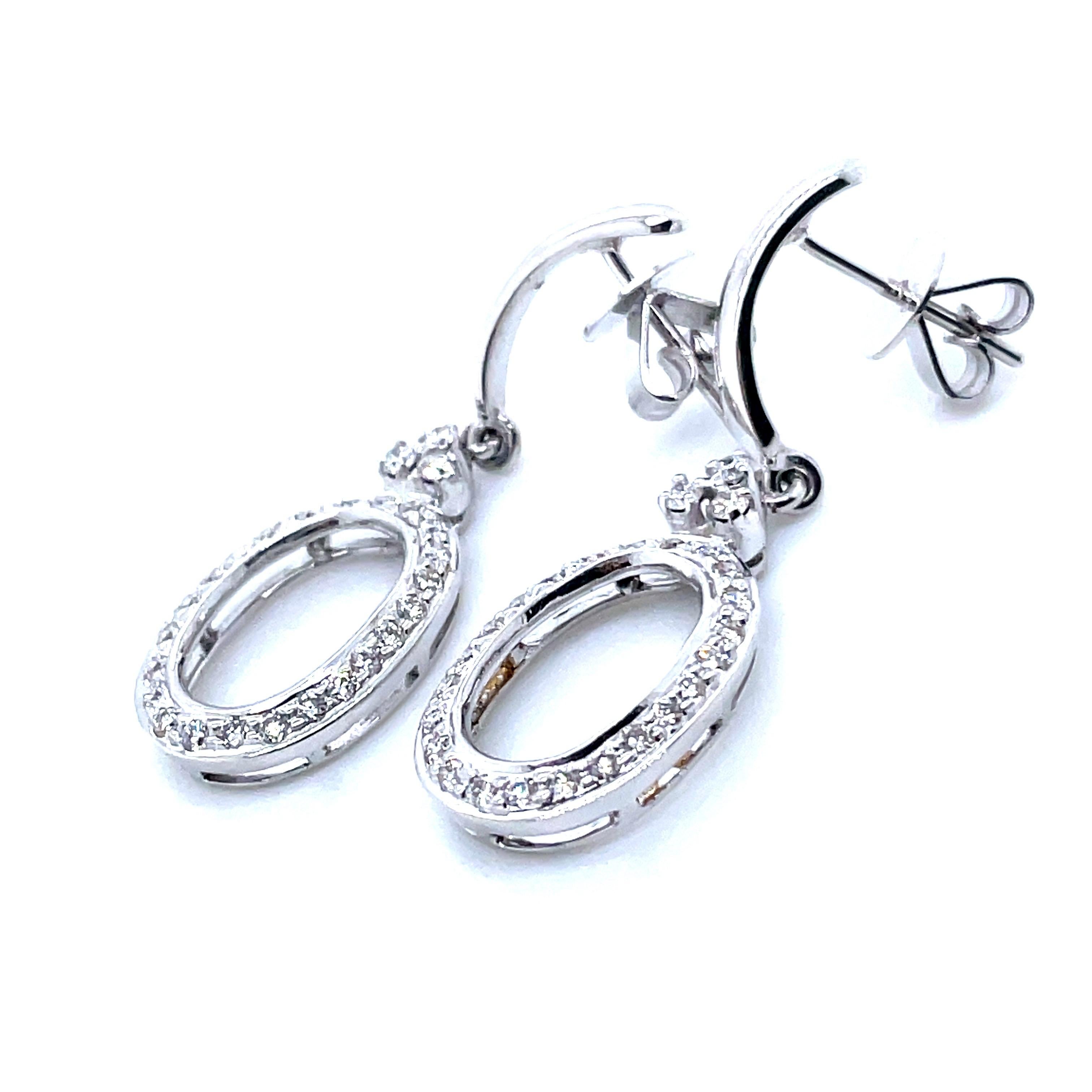 Women's 14k White Gold Round Diamond Oval Dangle Earrings For Sale