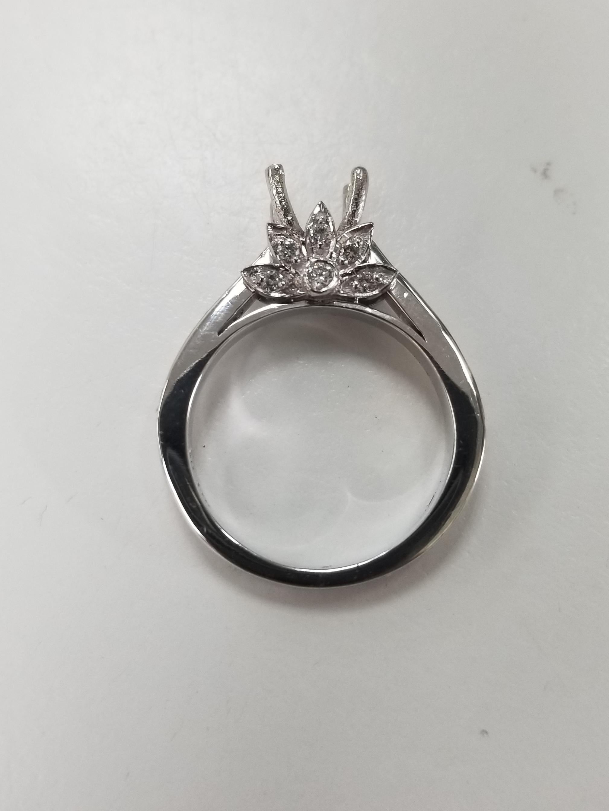 14 Karat White Gold Round Diamond Ring Semi Mount In New Condition For Sale In Los Angeles, CA