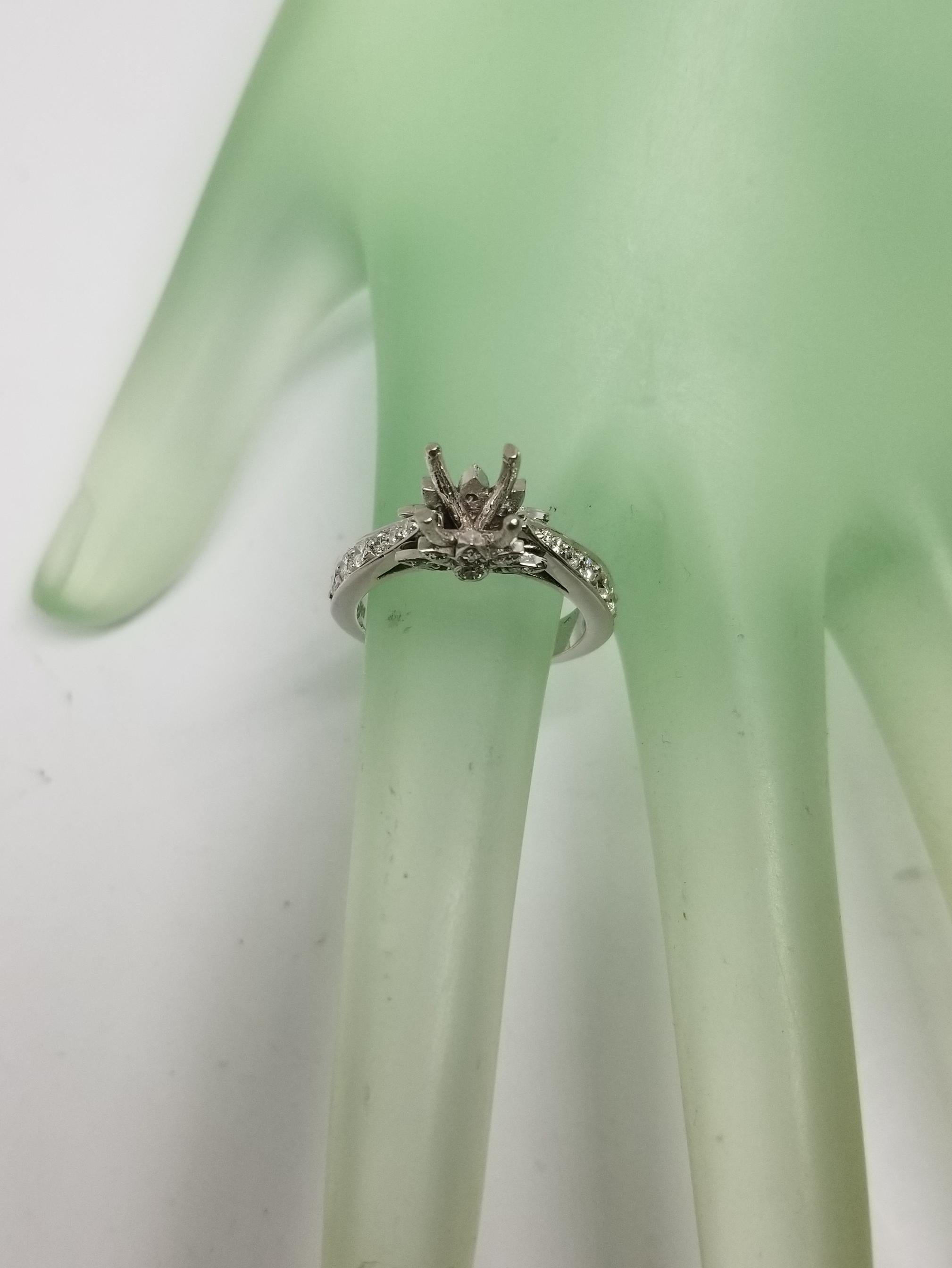 Women's or Men's 14 Karat White Gold Round Diamond Ring Semi Mount For Sale
