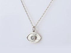 Collar con colgante escultural redondo de diamantes en oro blanco de 14K