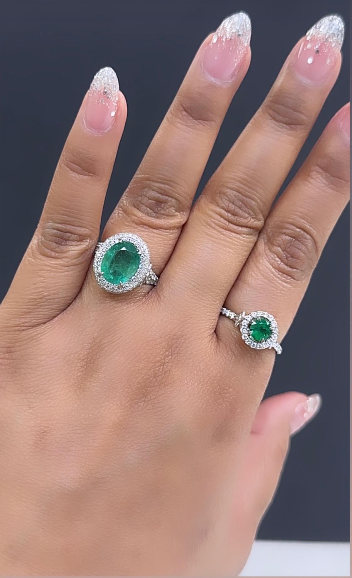 Round Cut 14K White Gold Round Emerald and Diamond Halo Ring For Sale