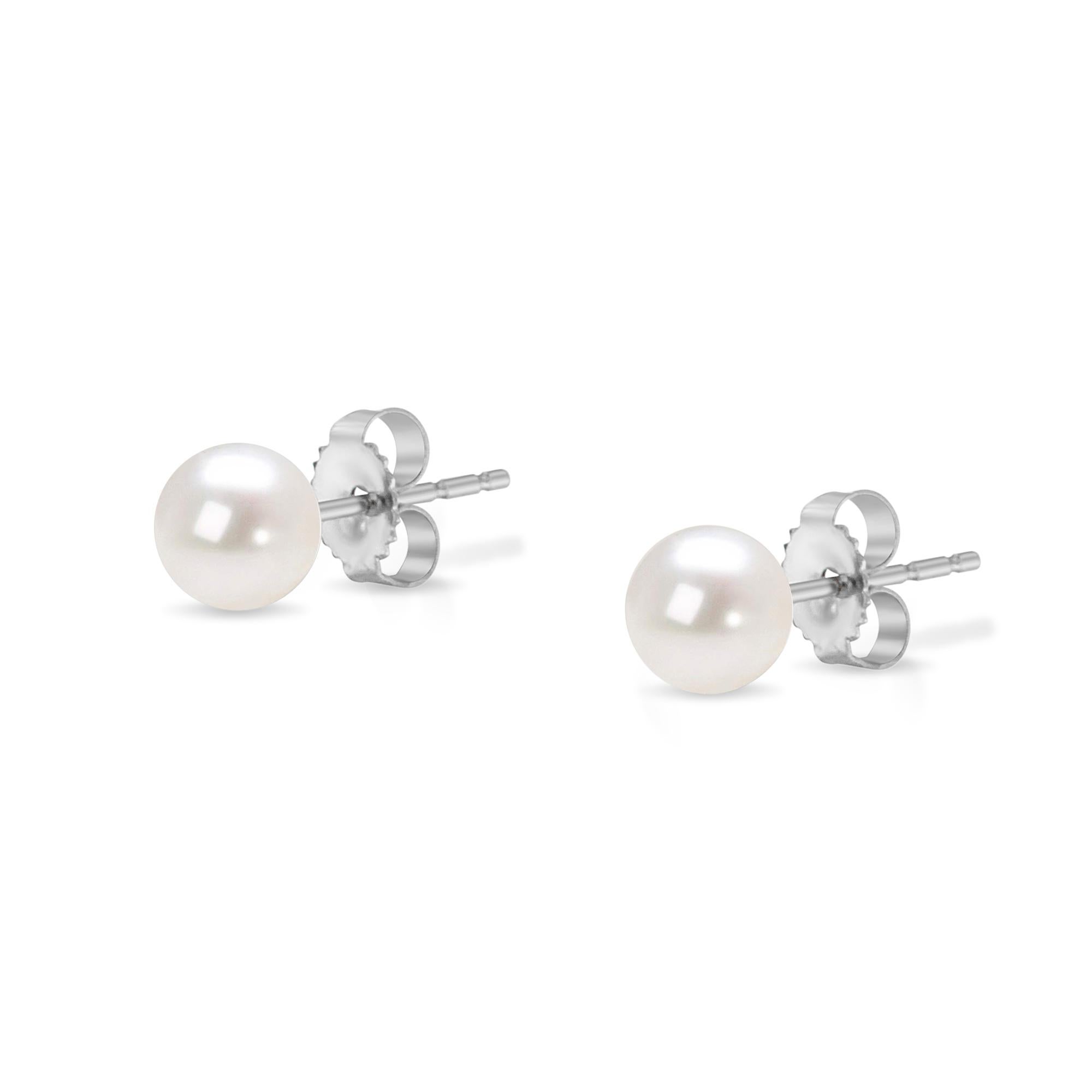 14K White Gold Round Freshwater Akoya Cultured Pearl Stud Earrings AAA+ Quality In New Condition In New York, NY