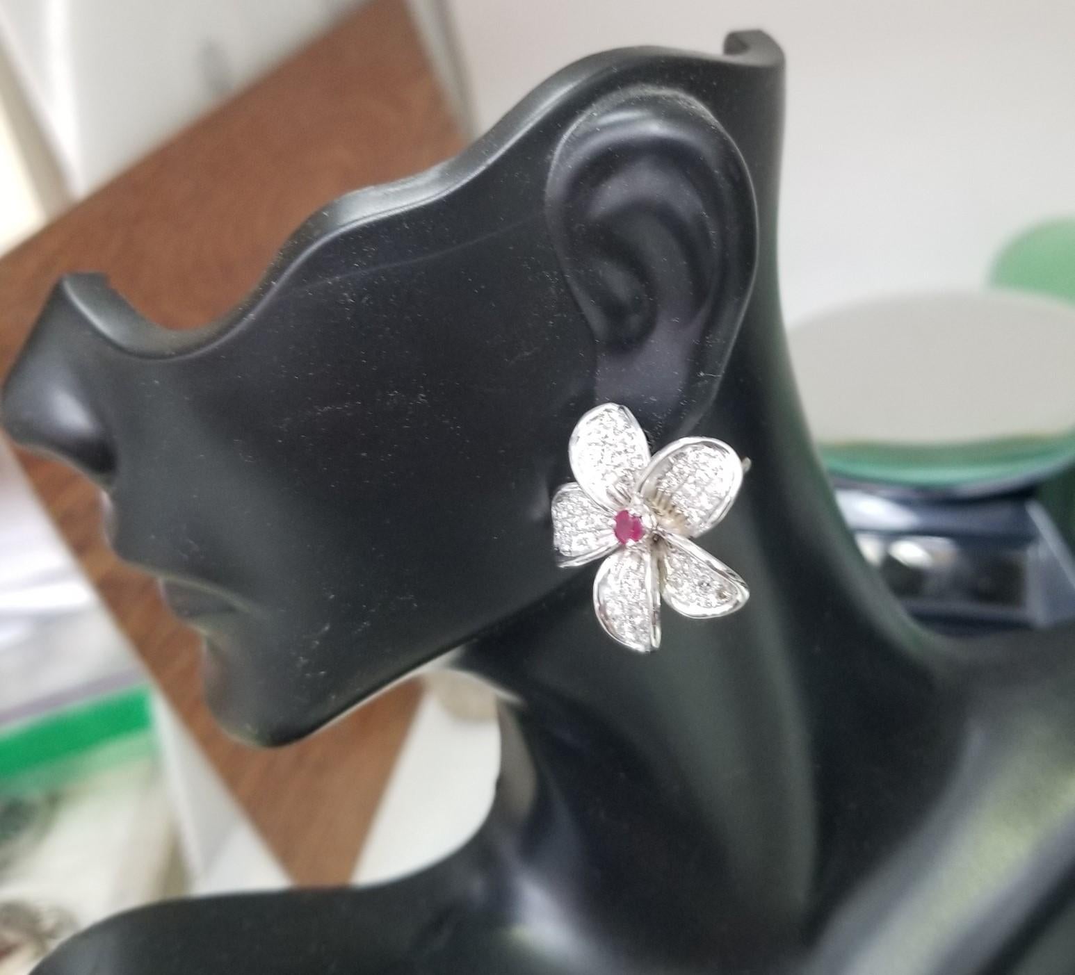 14k White Gold Ruby and Diamond Flower Earrings In New Condition For Sale In Los Angeles, CA