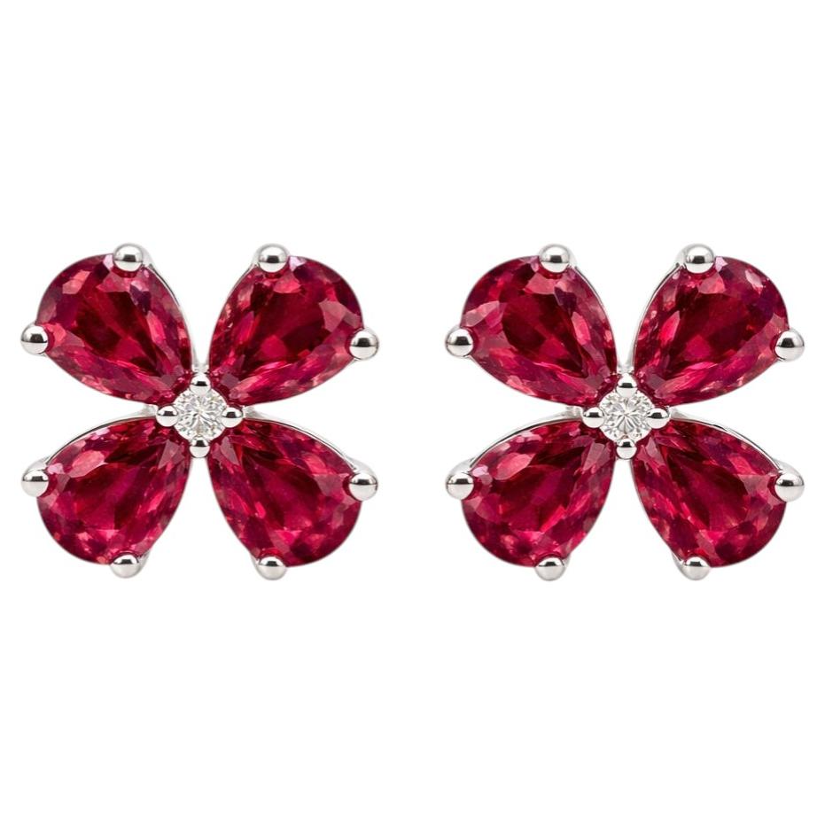 Pendientes Flor de Rubí y Diamante en Oro Blanco de 14K en venta