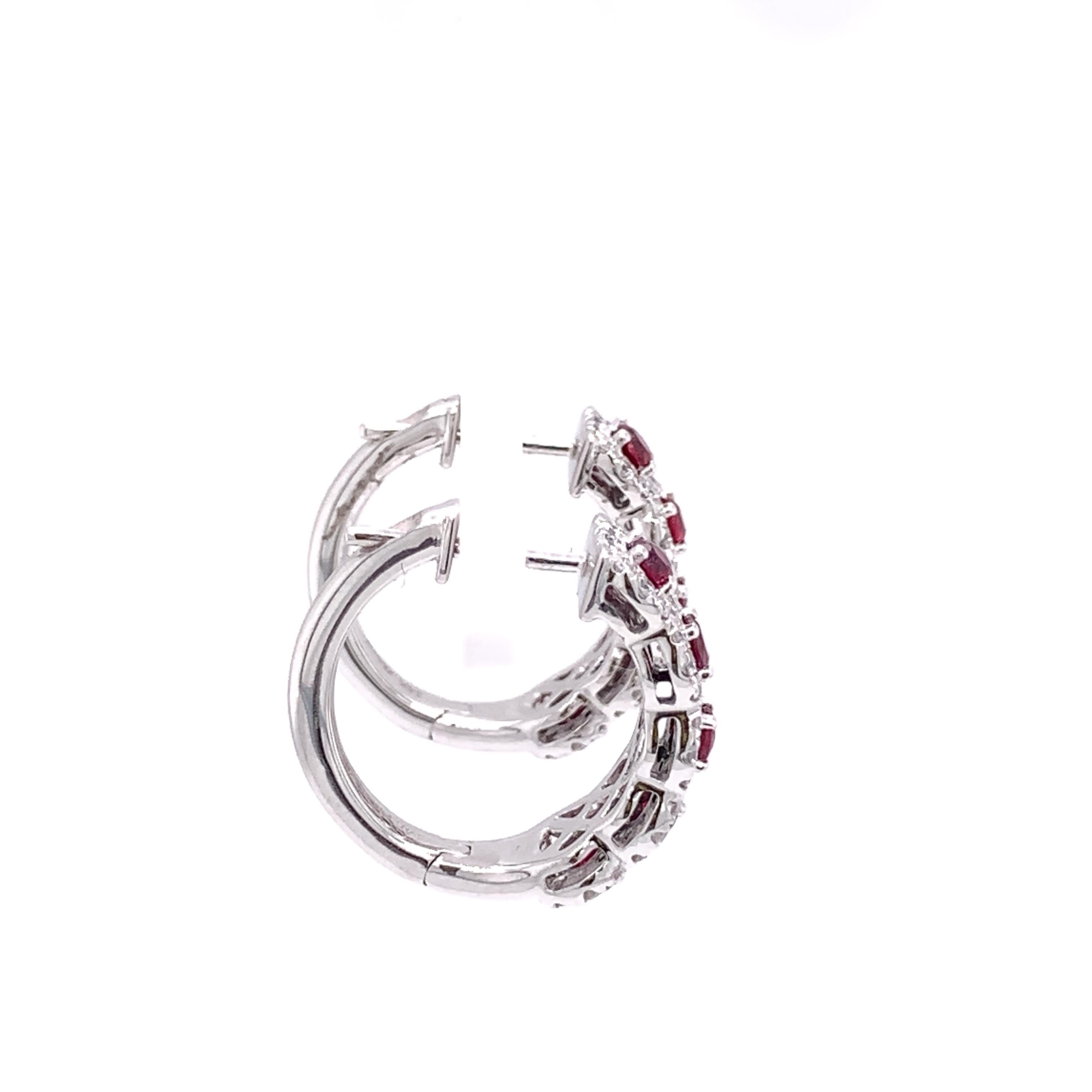 Ohrringe aus 18 Karat Weißgold mit Rubin und Diamanten (Moderne) im Angebot