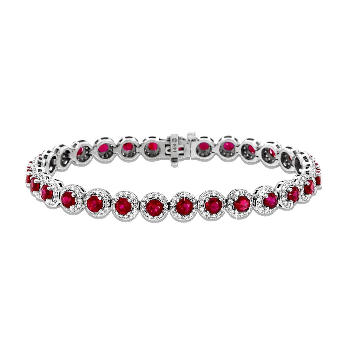 Ce bracelet artisanal présente 29 rubis birmans de couleur rouge pigeon parfaitement assortis pour un total de 10,13 carats. Les rubis sont taillés en diamant et présentent un éclat extraordinaire ! Ils sont entourés de 377 diamants ronds pleine