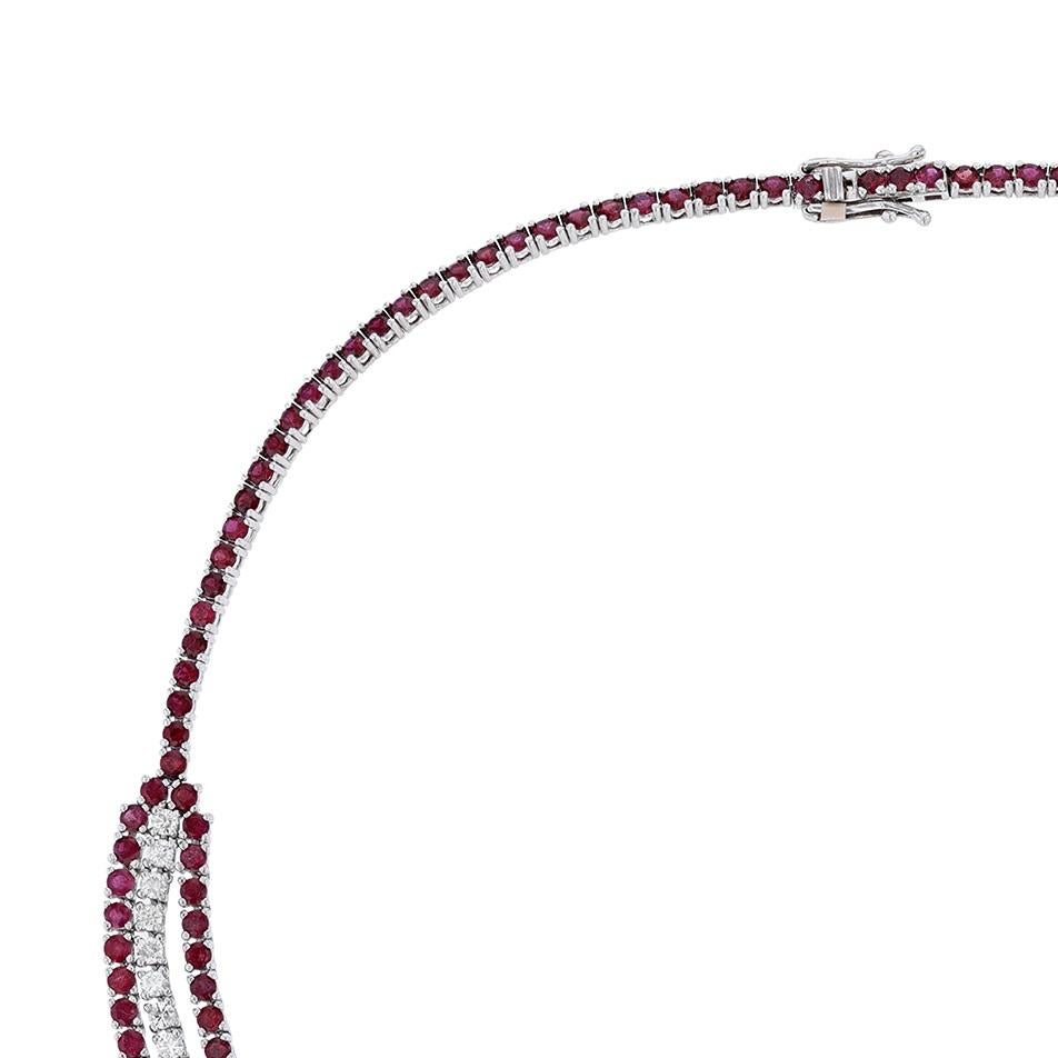 Taille ronde Collier à trois rangs en or blanc 14 carats avec rubis et diamants en vente