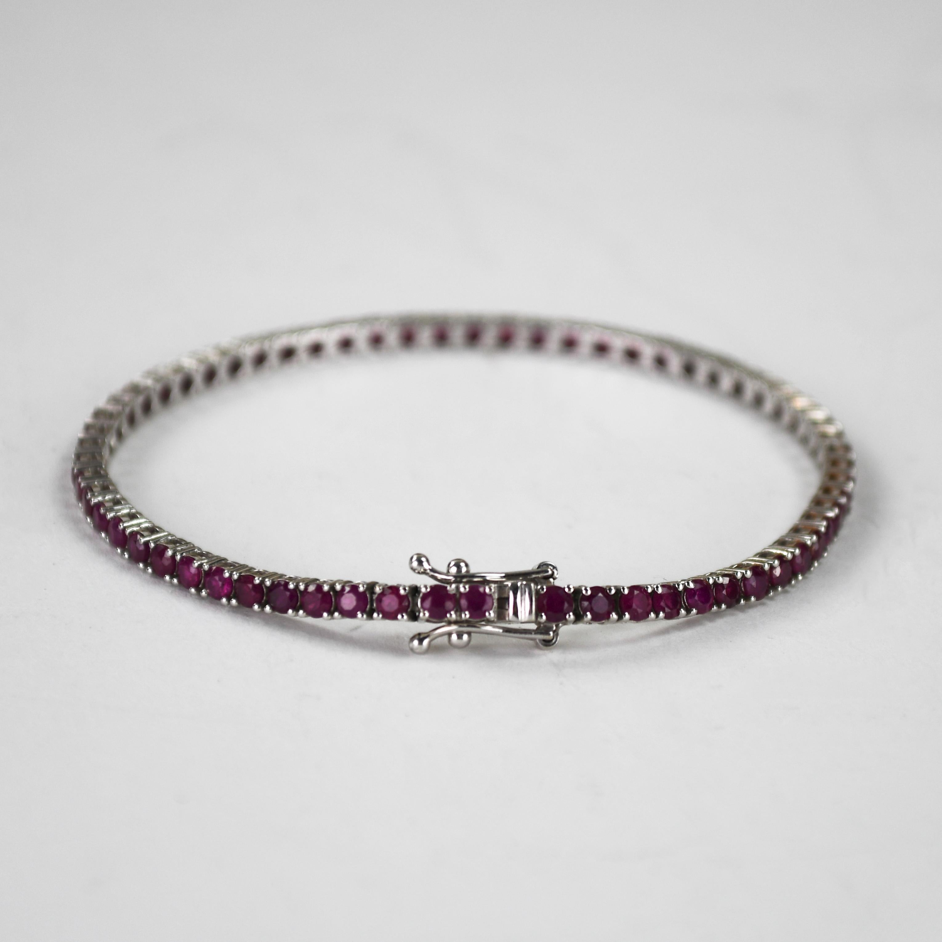Taglio rotondo Bracciale Tennis in oro bianco 14K con rubino 4,00ct in vendita