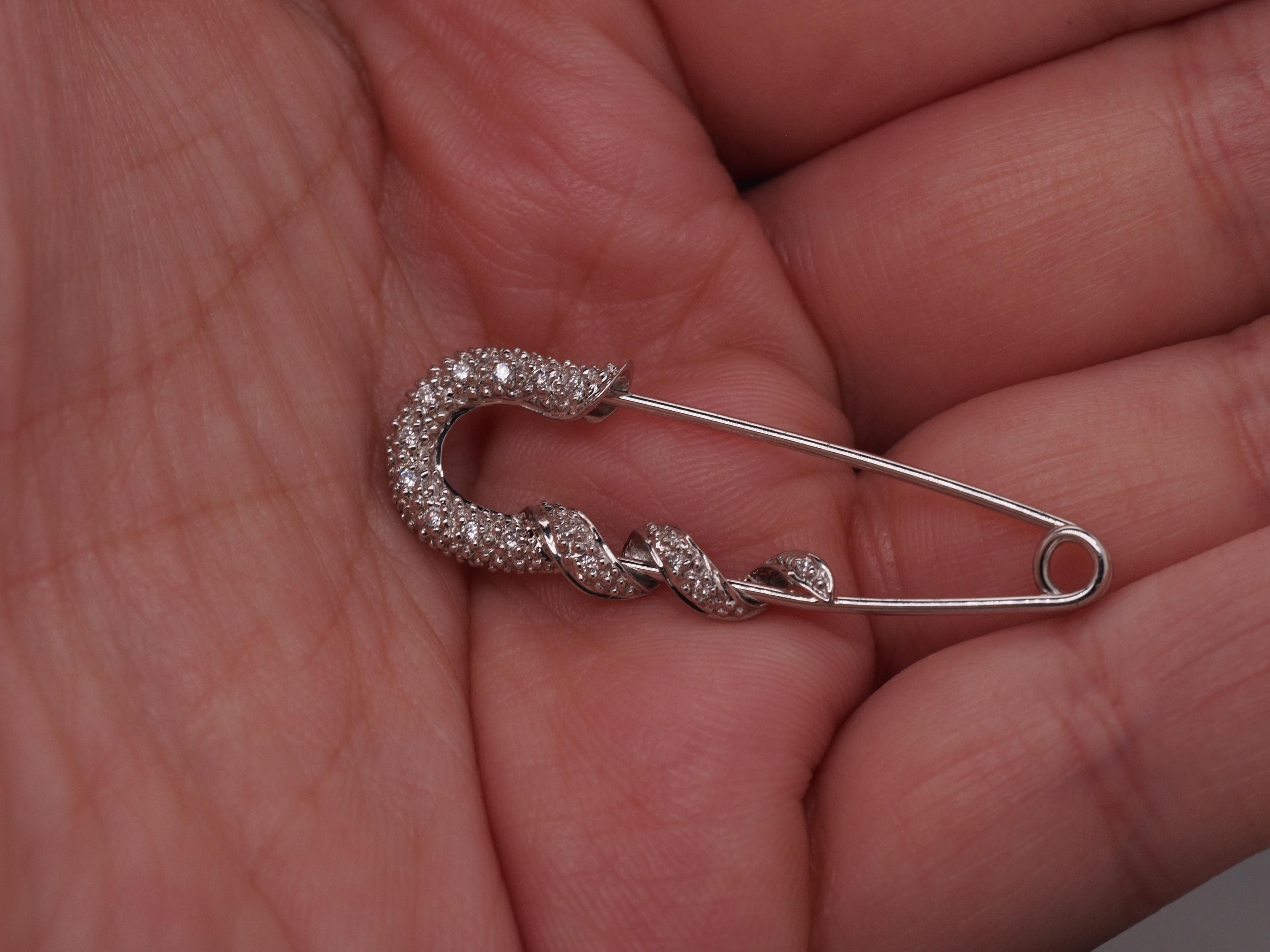 14k White Gold Safety Pin with Diamonds In Good Condition For Sale In Atlanta, GA