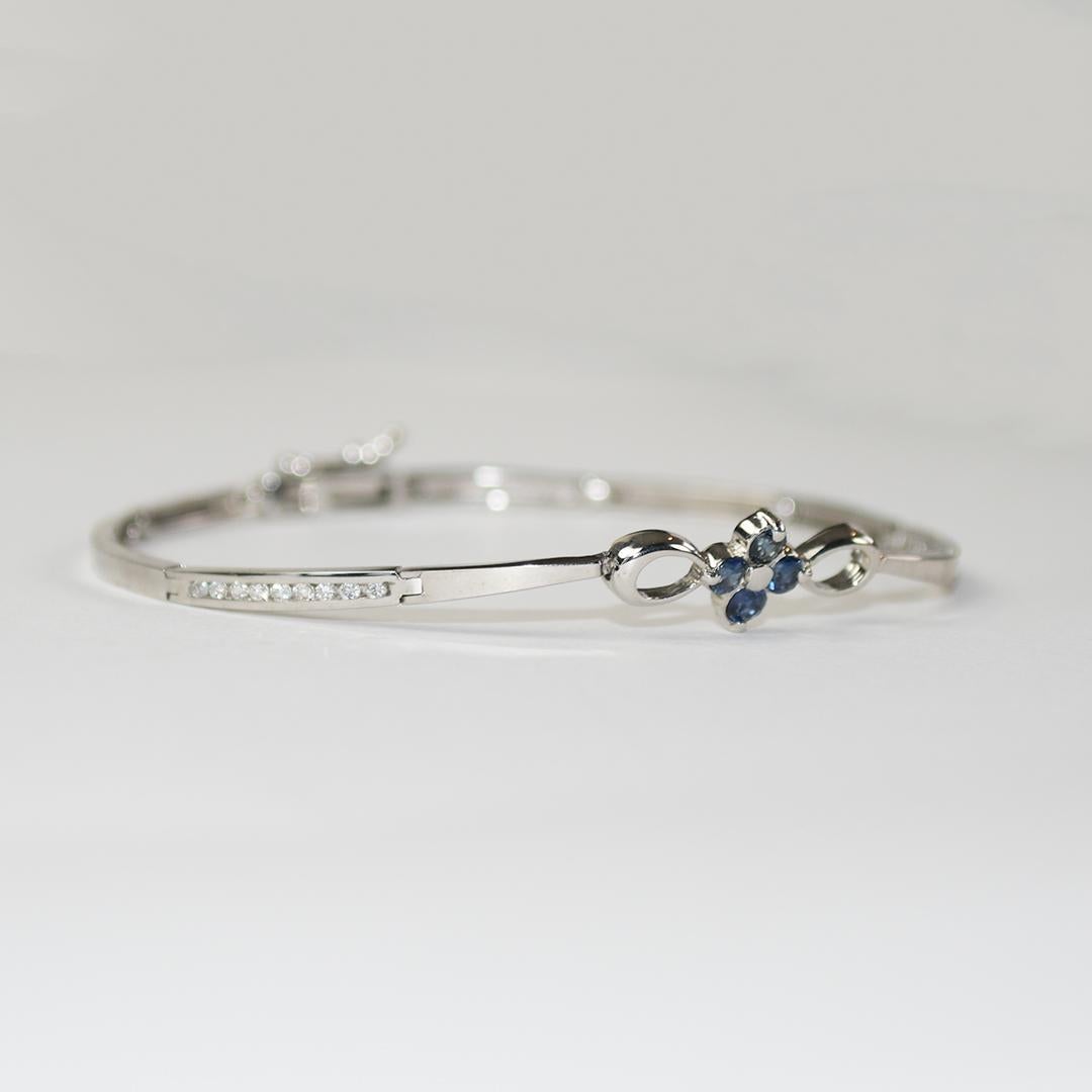 Taille ronde Bracelet en or blanc 14 carats avec saphirs et diamants en vente
