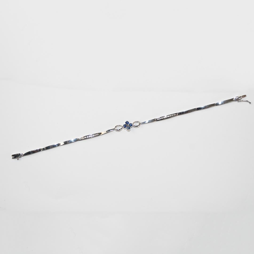 Bracelet en or blanc 14 carats avec saphirs et diamants en vente 1
