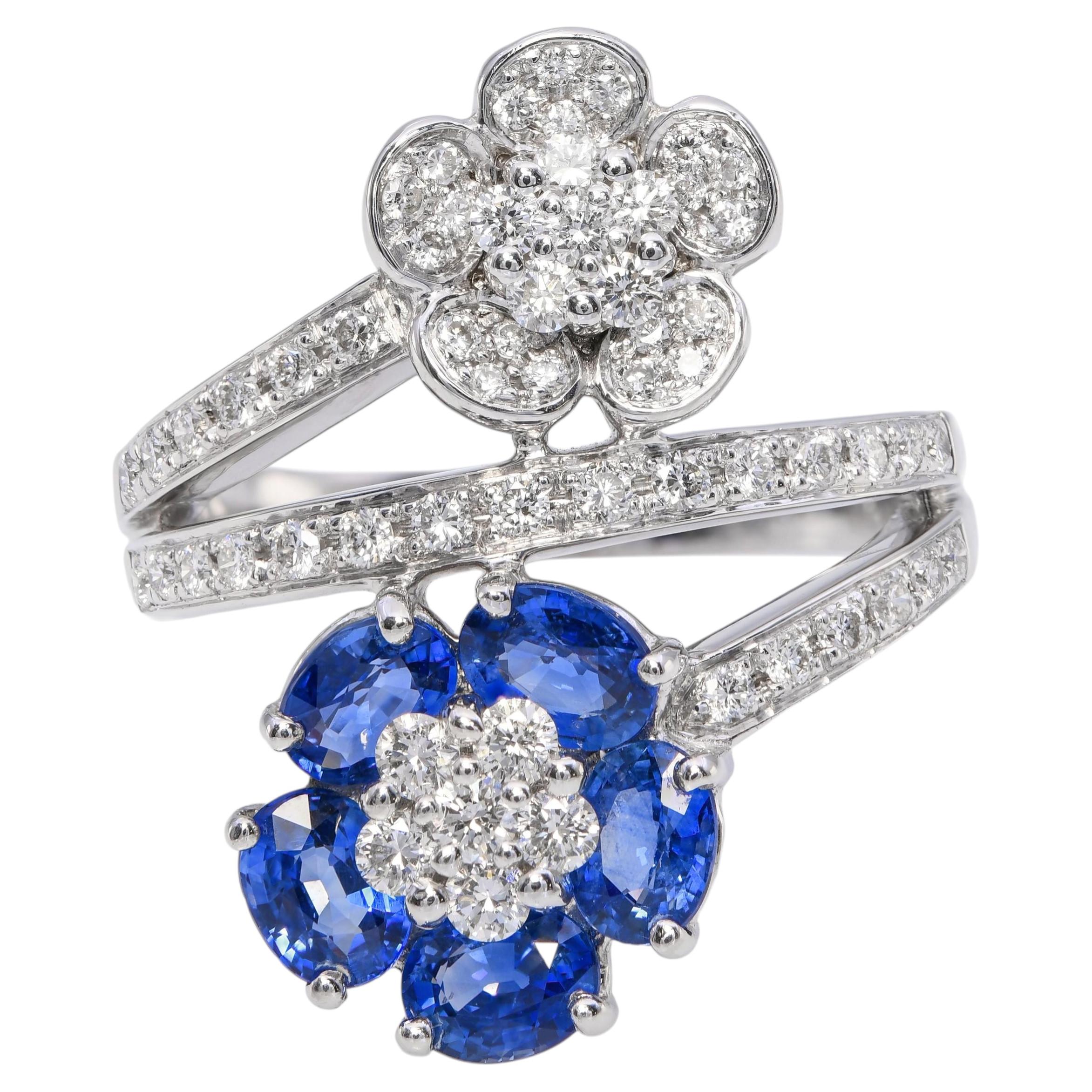 Anello a forma di fiore con zaffiro e diamanti in oro bianco 14k