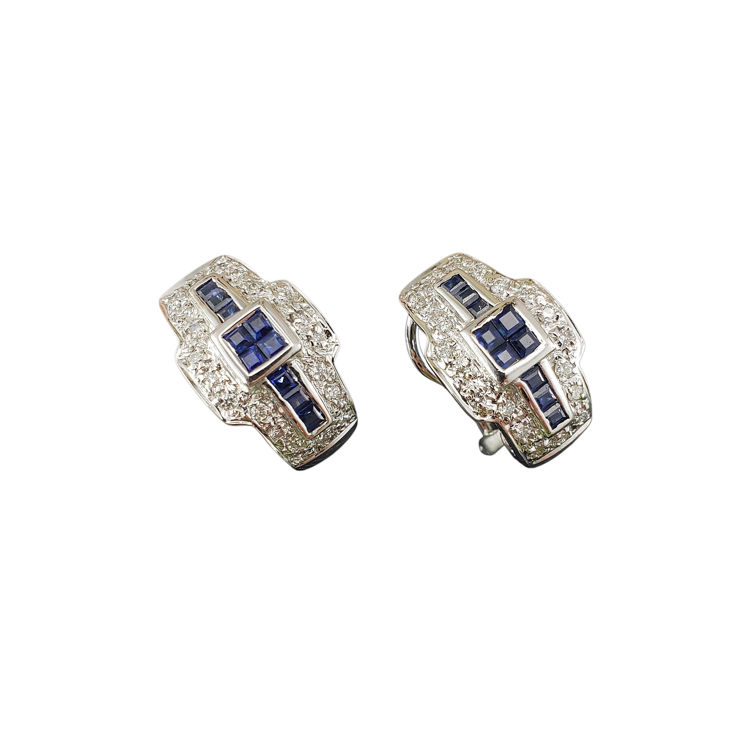 Boucles d'oreilles en or blanc 14K avec saphir et diamant JAGi Certified-

Ces superbes boucles d'oreilles présentent chacune 10 saphirs bleus naturels de taille carrée et 20 diamants ronds de taille brillante sertis dans de l'or blanc classique