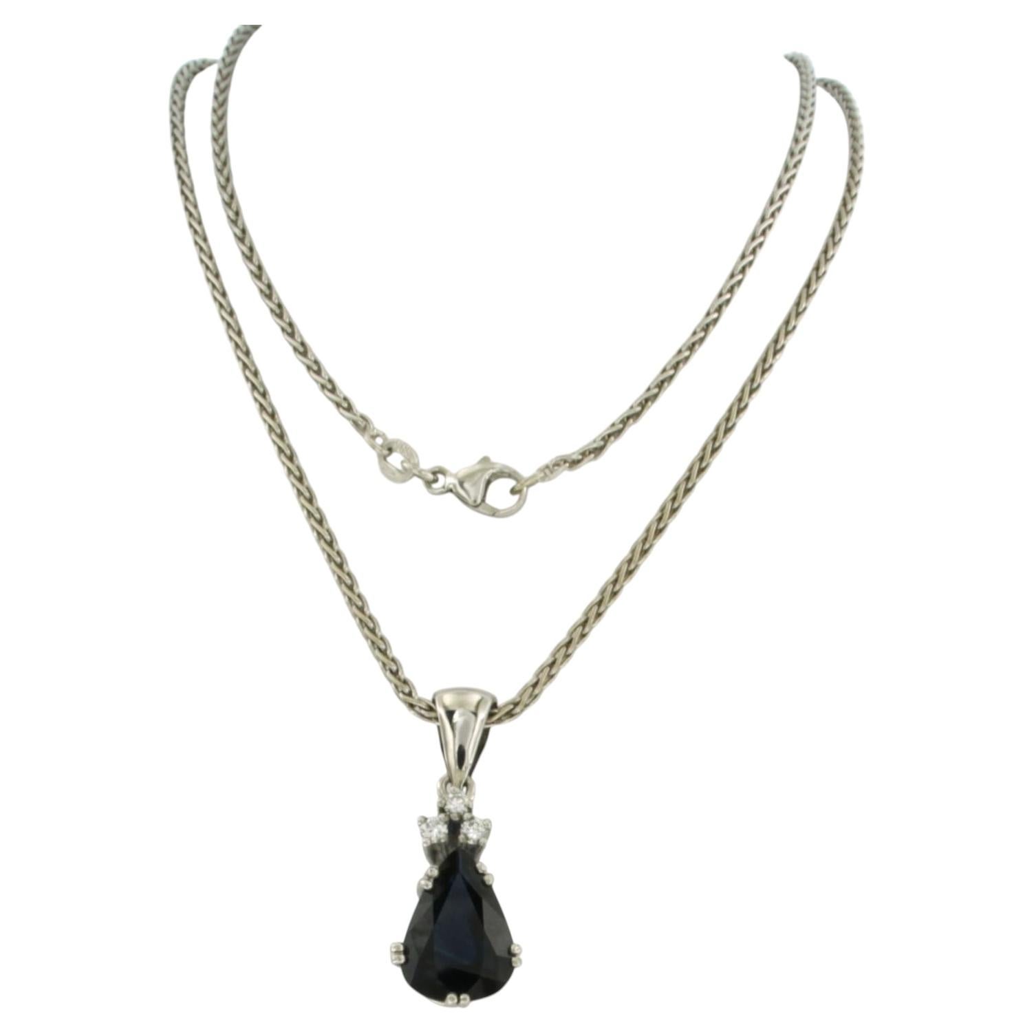 Collana con ciondolo in oro bianco 14k con zaffiro e diamanti, zaffiro da 4,00 ct