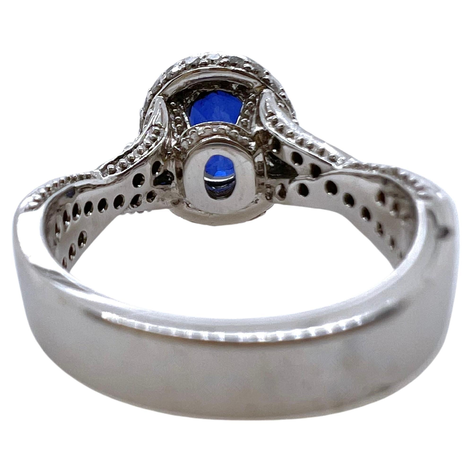 Contemporaneo Anello con zaffiro e diamante in oro bianco 14k in vendita