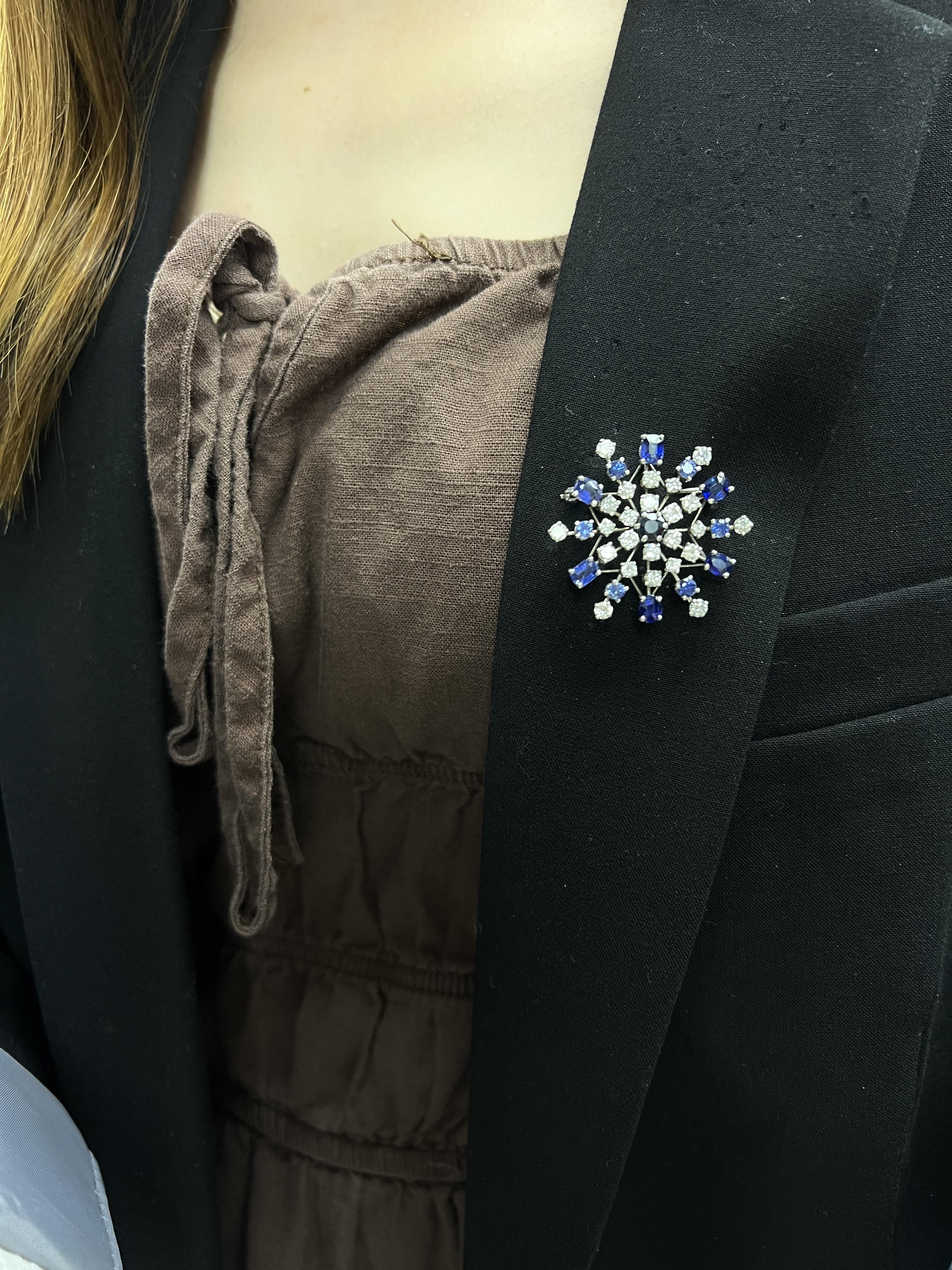 Broche flocon de neige en or blanc 14k saphir et diamant Pour femmes en vente