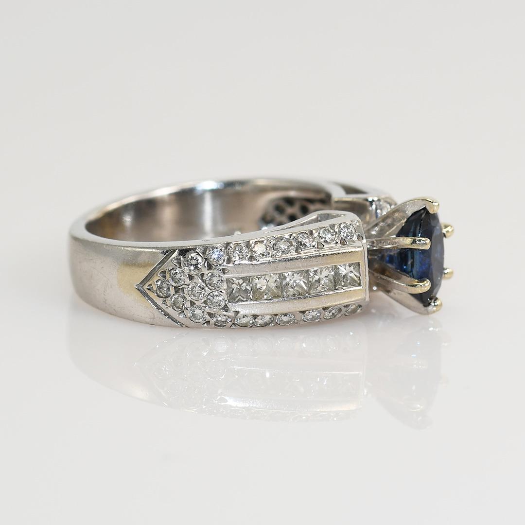 14K White Gold Sapphire & Diamond Ring 1.00ct Sapphire, 8.2g In Excellent Condition For Sale In Laguna Beach, CA