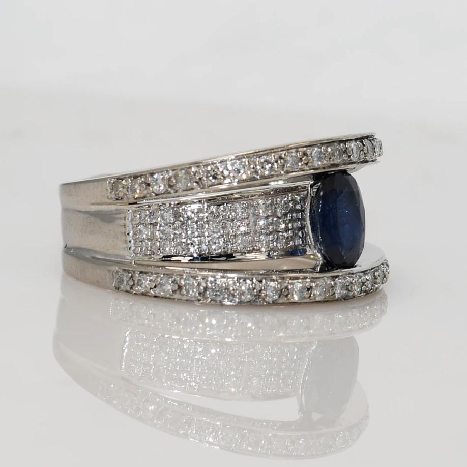 Anello con zaffiro e diamante in oro bianco 14K 8,7g in vendita 2