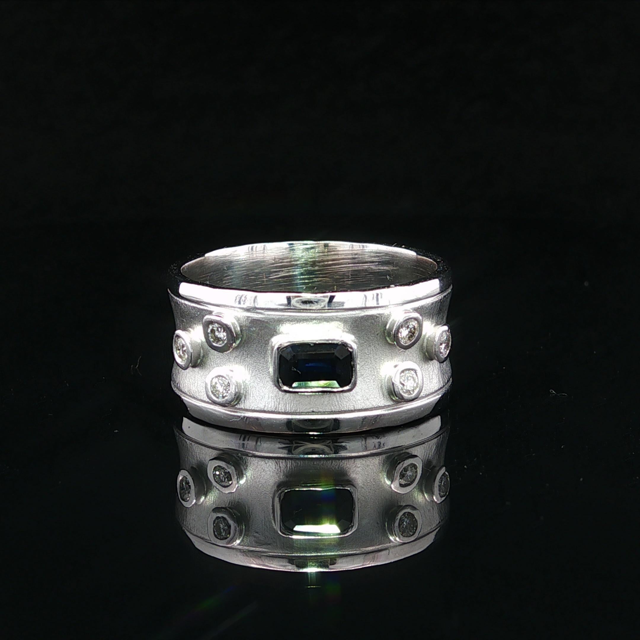 -A. Stone: -
(1) Zaffiro naturale autentico - taglio smeraldo - castone - colore blu intenso - 5x3 mm (circa)
(6) Diamanti naturali autentici - taglio rotondo brillante - castone incastonato - bei diamanti bianchi brillanti - 0,10ctw