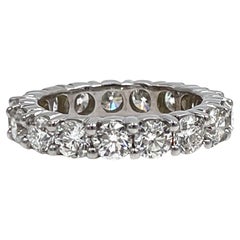 14K Weißgold Shared Prong Eternity-Ring - 4,06 Karat