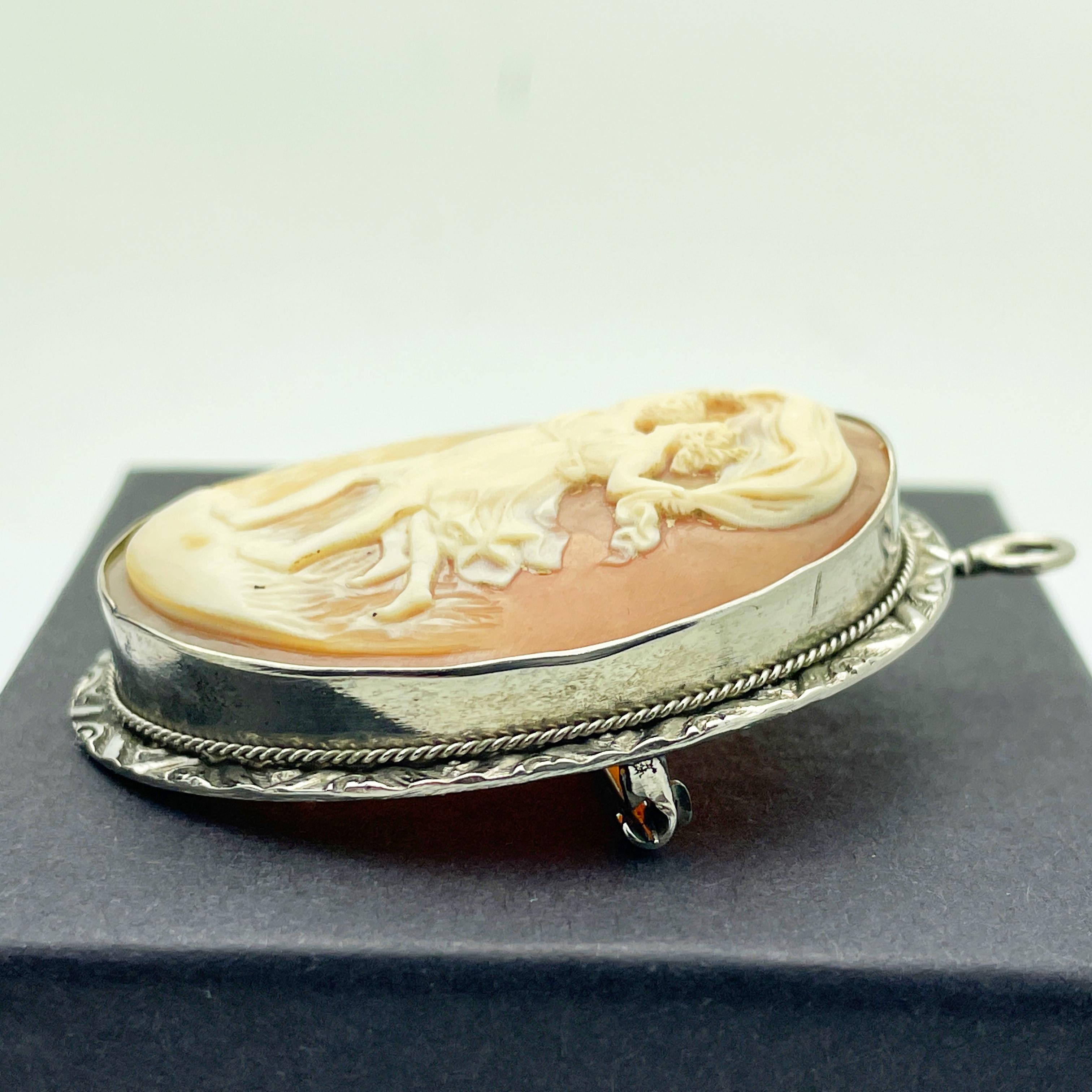 14k White Gold Shell Cameo Pendant/Brooch In Good Condition In Victoria, BC